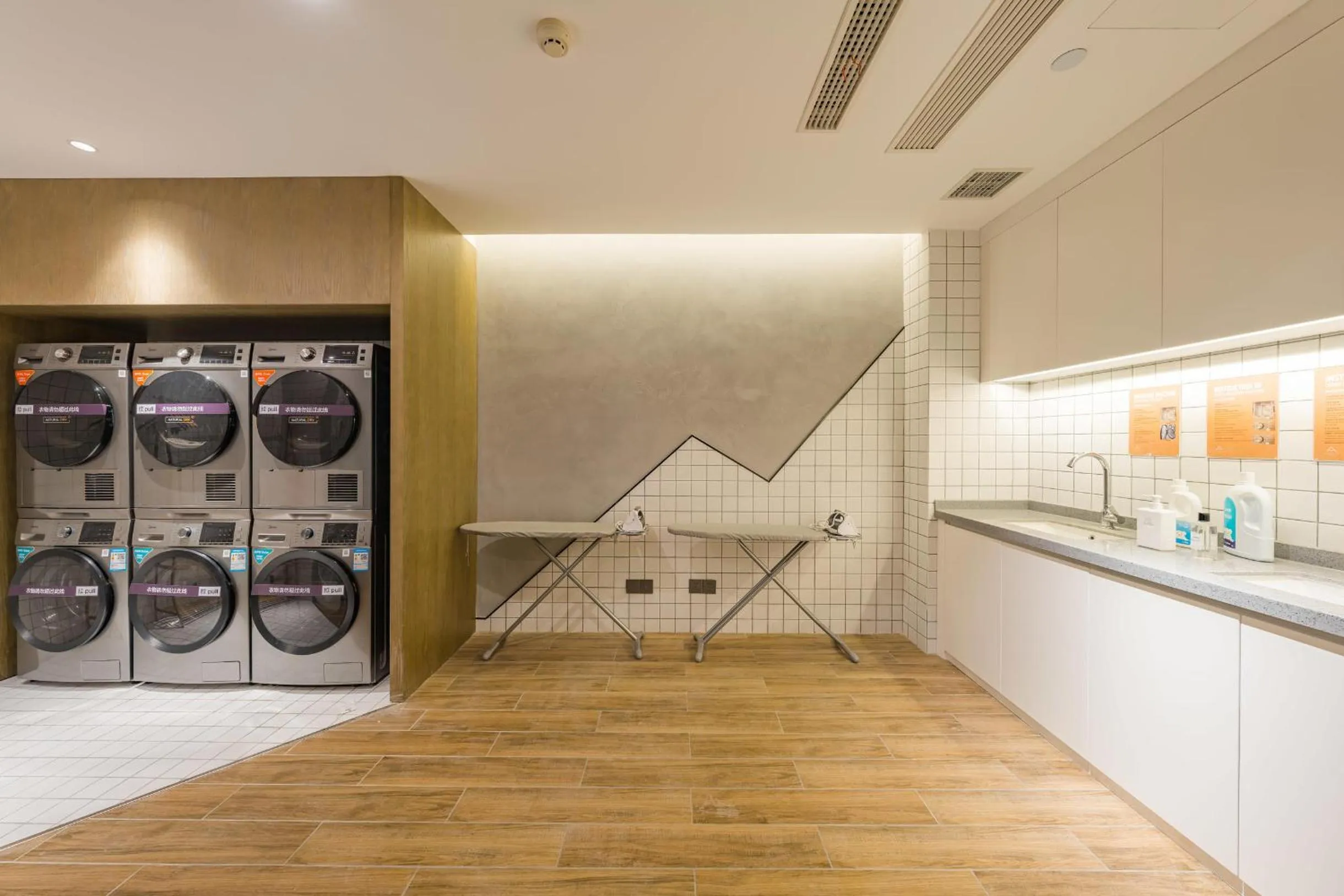 Atour Hotel Langfang Railway Station