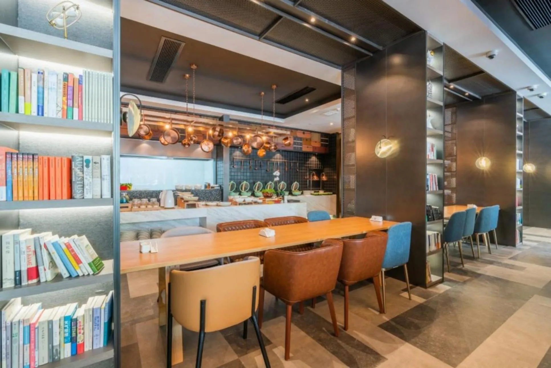 Restaurant/places to eat in Atour Light Hotel Shanghai Xinjiangwancheng Fudan University