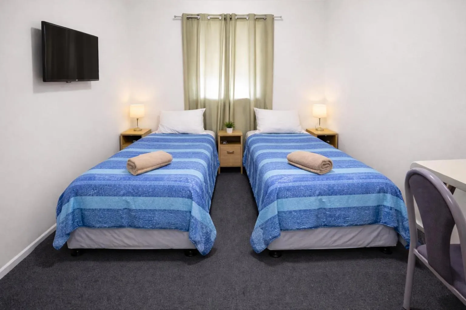 Bed in Broken Hill Tourist Lodge