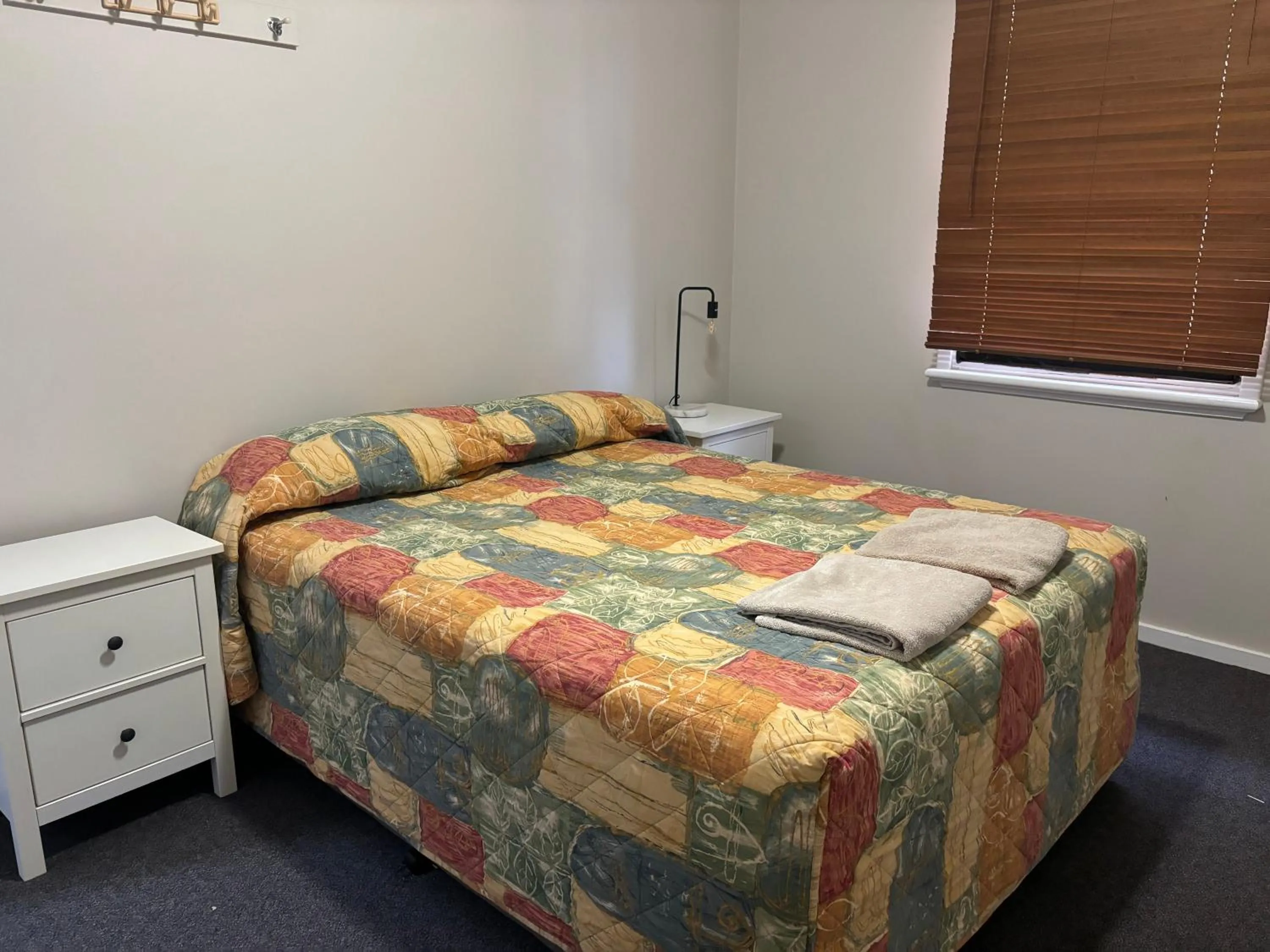 Bed in Broken Hill Tourist Lodge