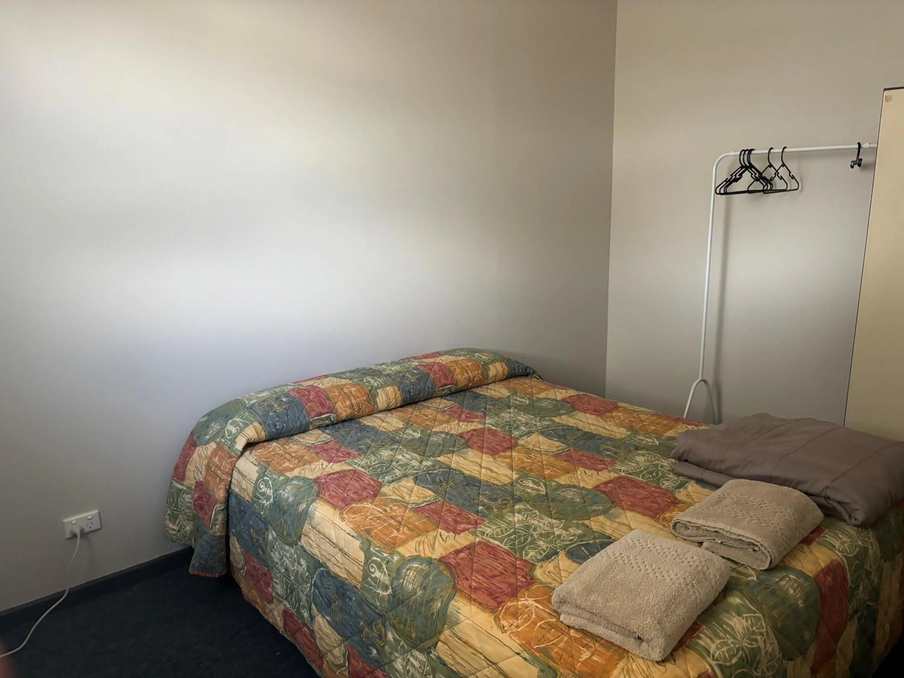 Bed in Broken Hill Tourist Lodge