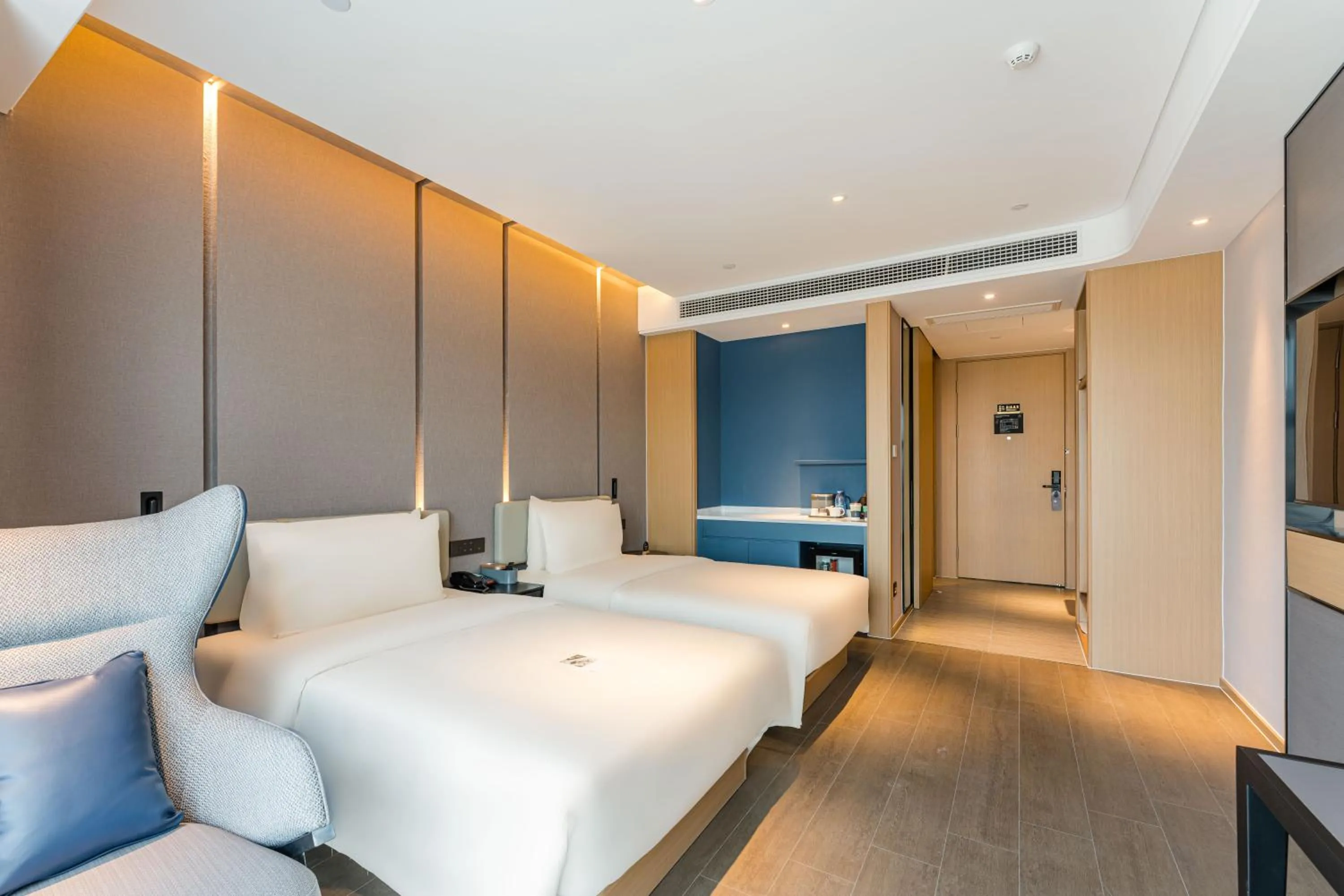 Photo of the whole room, Bed in Atour Hotel Suzhou Mudu Ancient Town