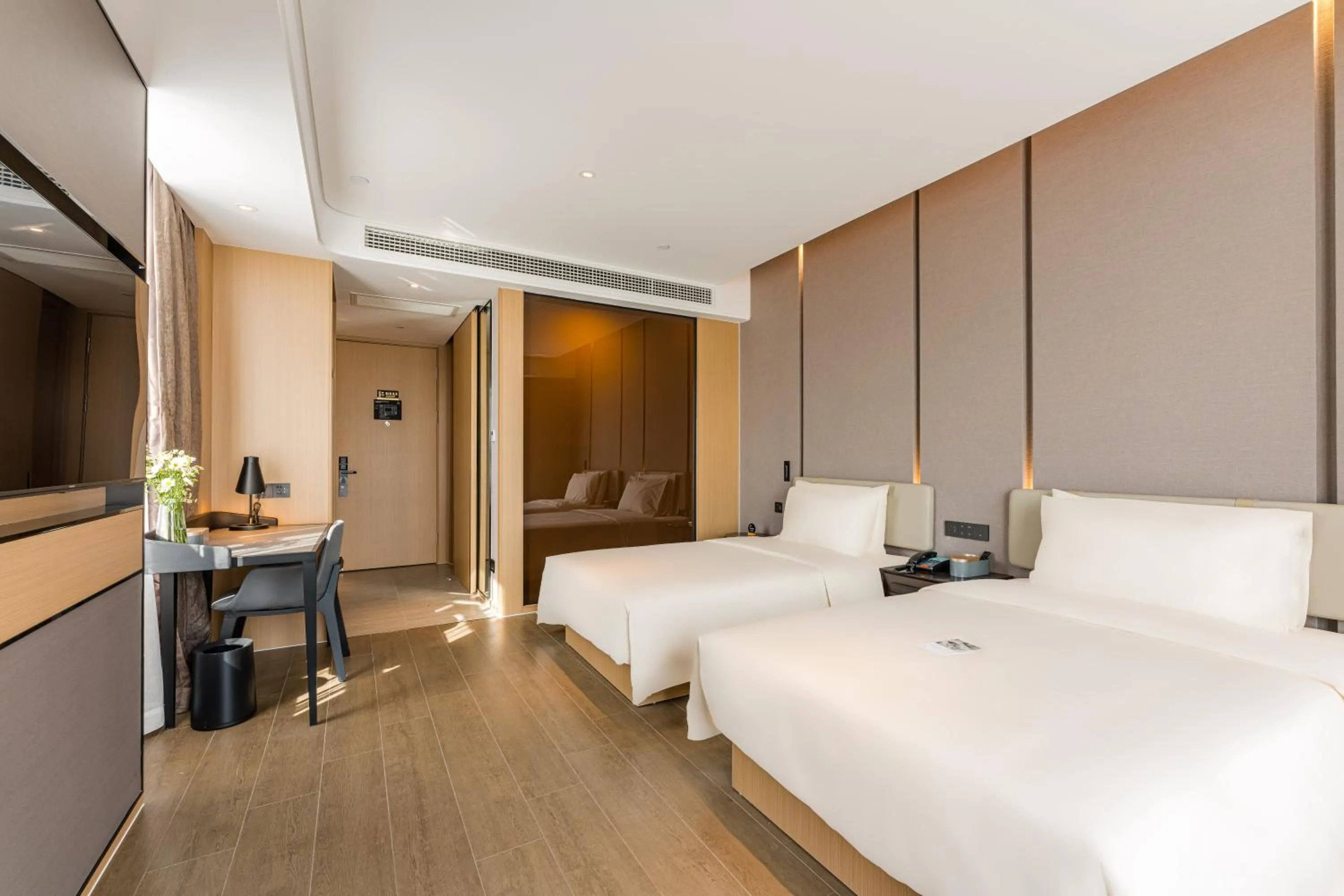 Photo of the whole room, Bed in Atour Hotel Suzhou Mudu Ancient Town