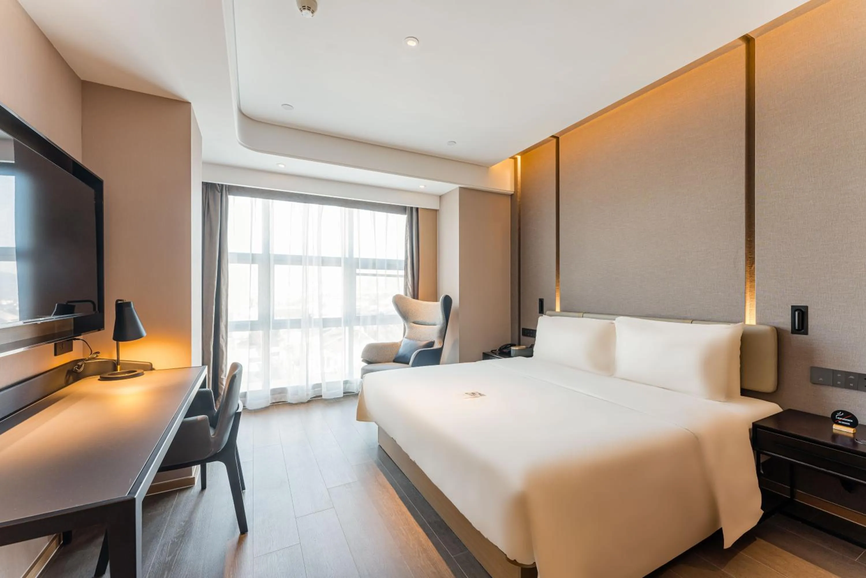 Photo of the whole room, Bed in Atour Hotel Suzhou Mudu Ancient Town