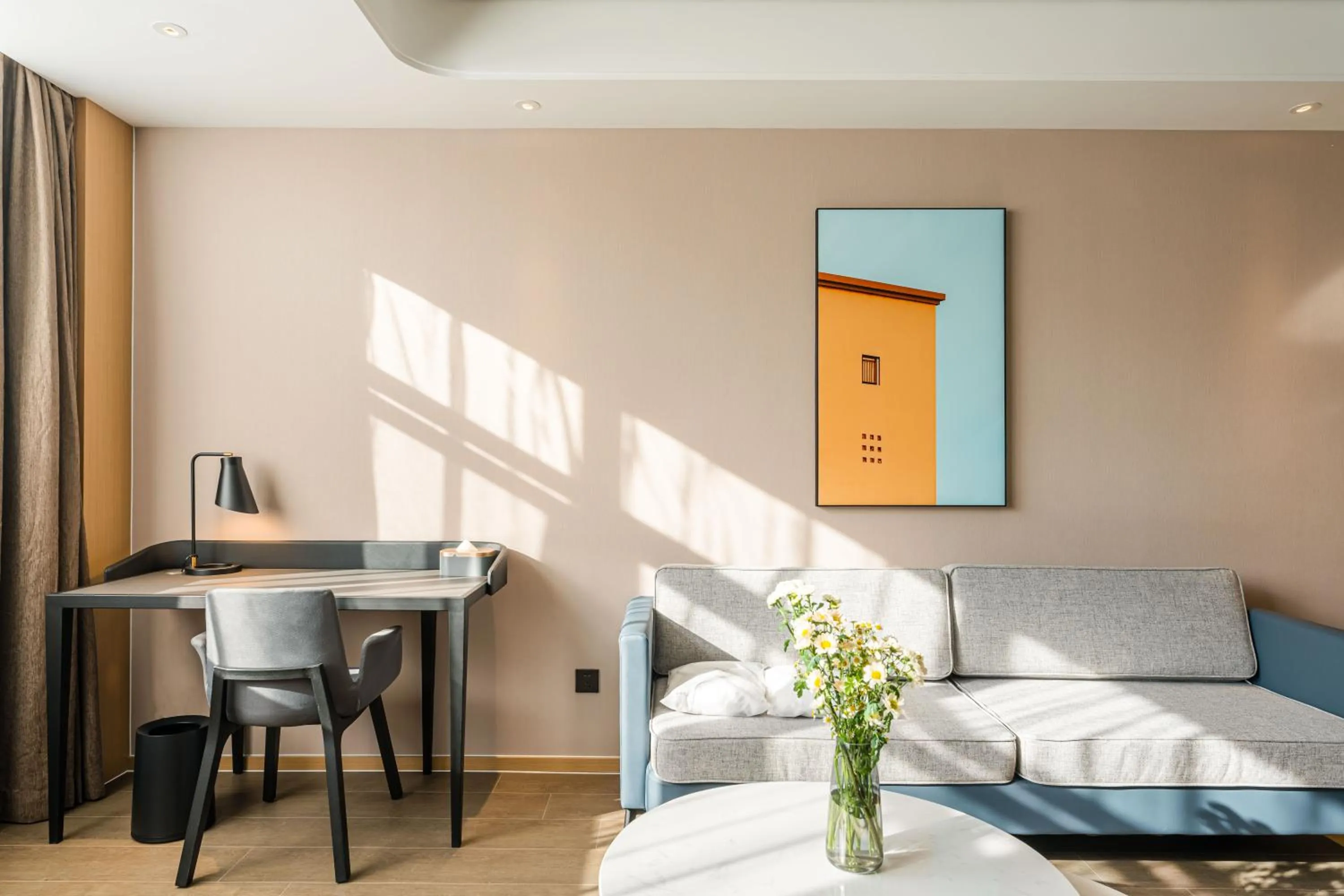 Seating area, Bed in Atour Hotel Suzhou Mudu Ancient Town