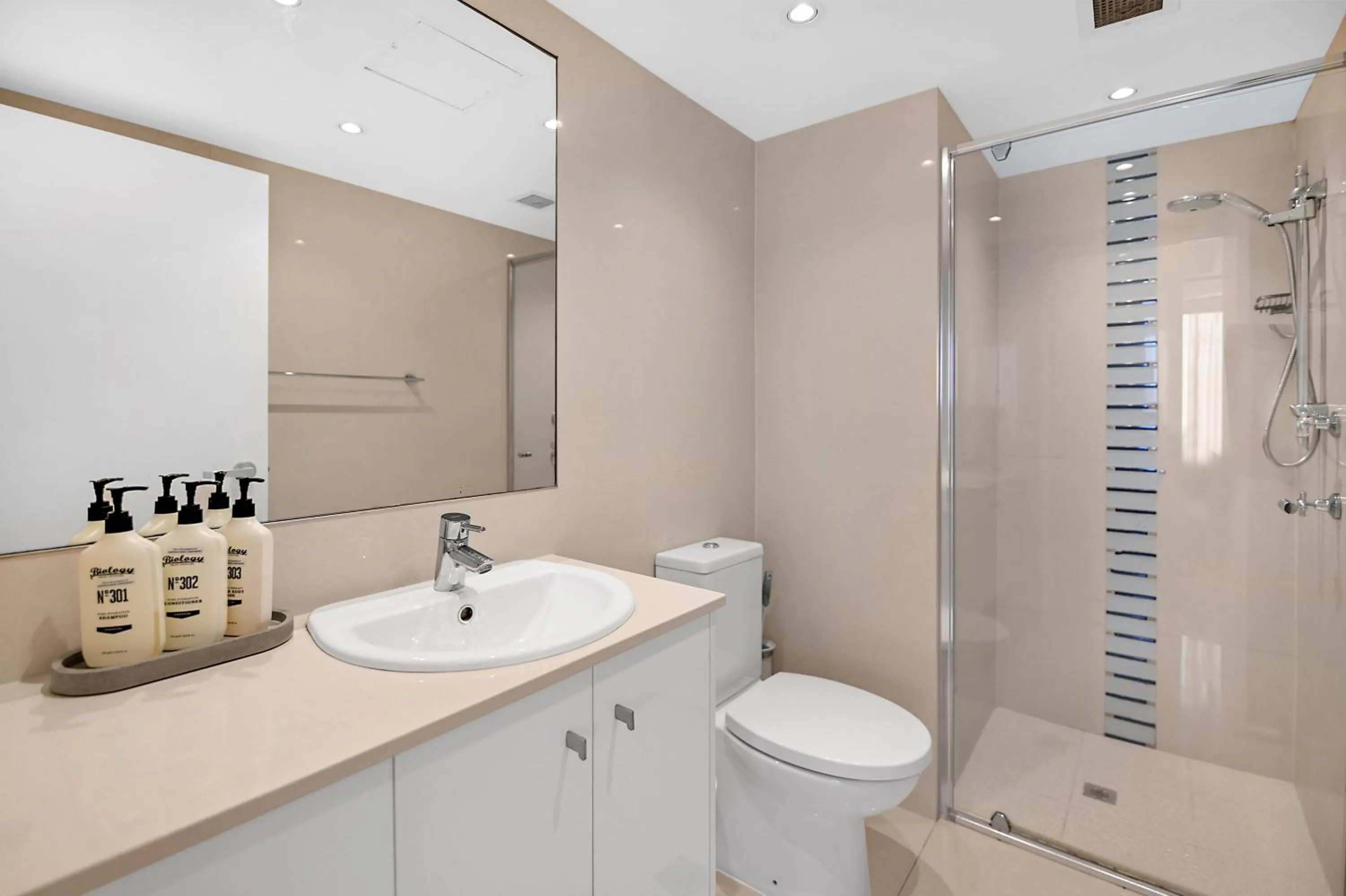 Shower in Albatross North Apartments