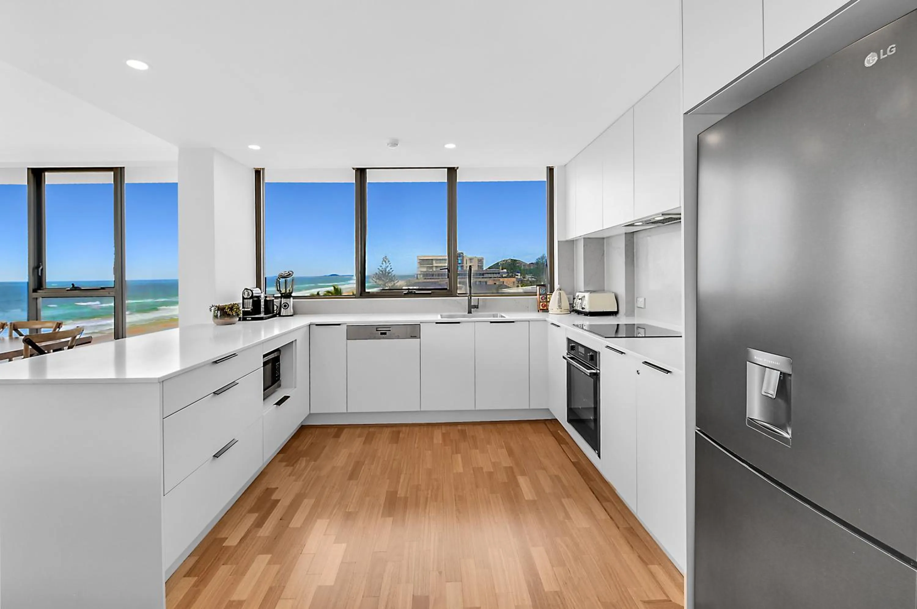 Kitchen or kitchenette in Albatross North Apartments