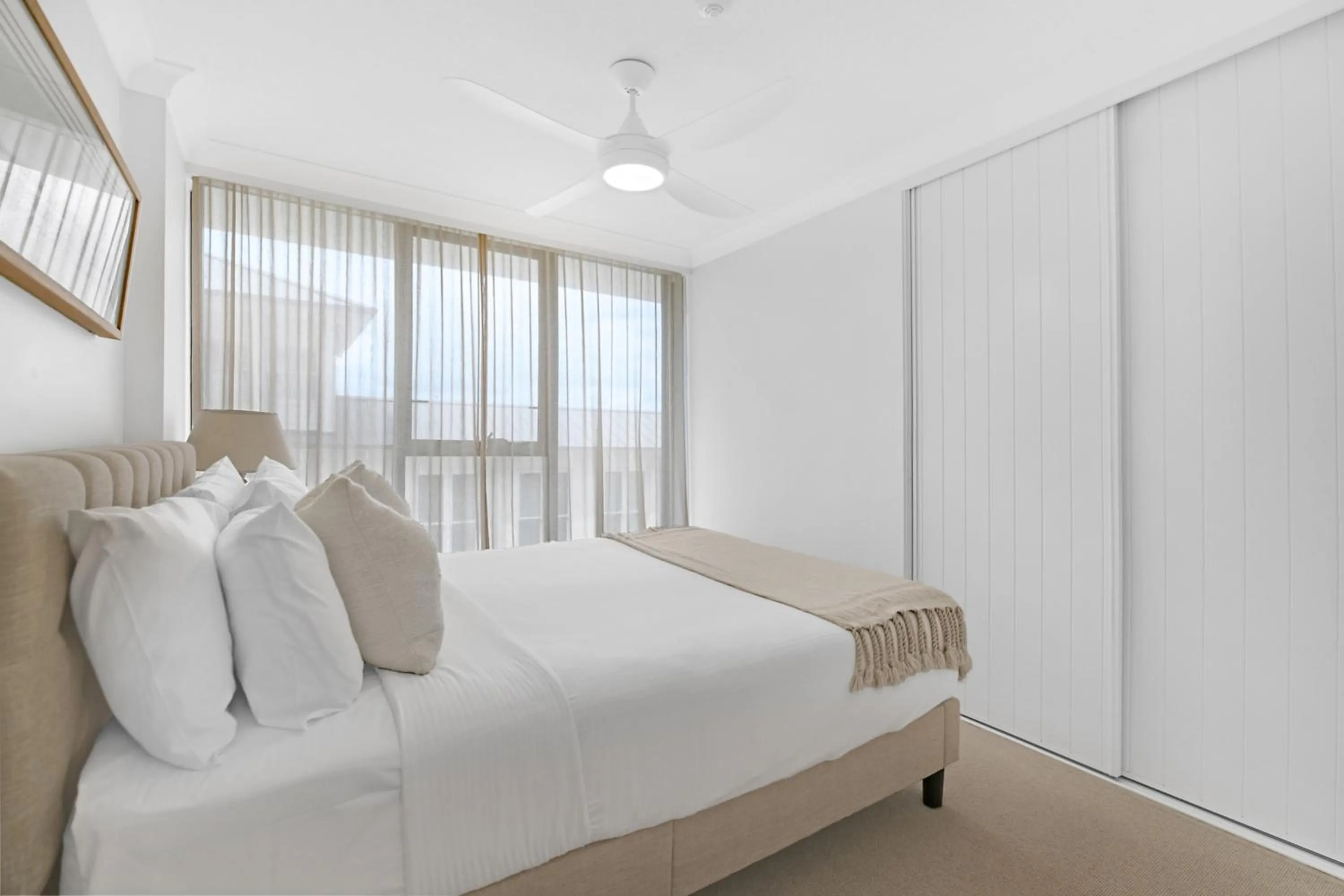 Bedroom, Bed in Albatross North Apartments