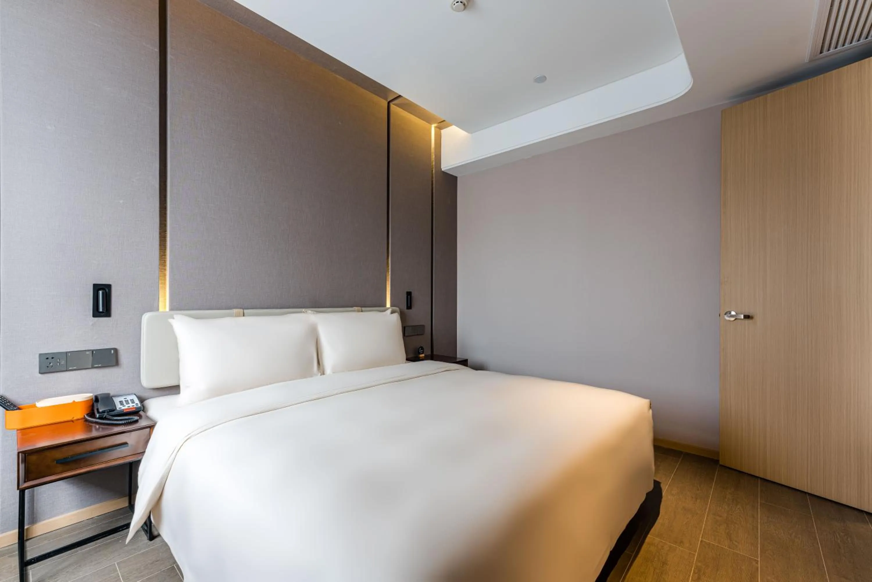 Photo of the whole room, Bed in Atour Hotel Shengzhou