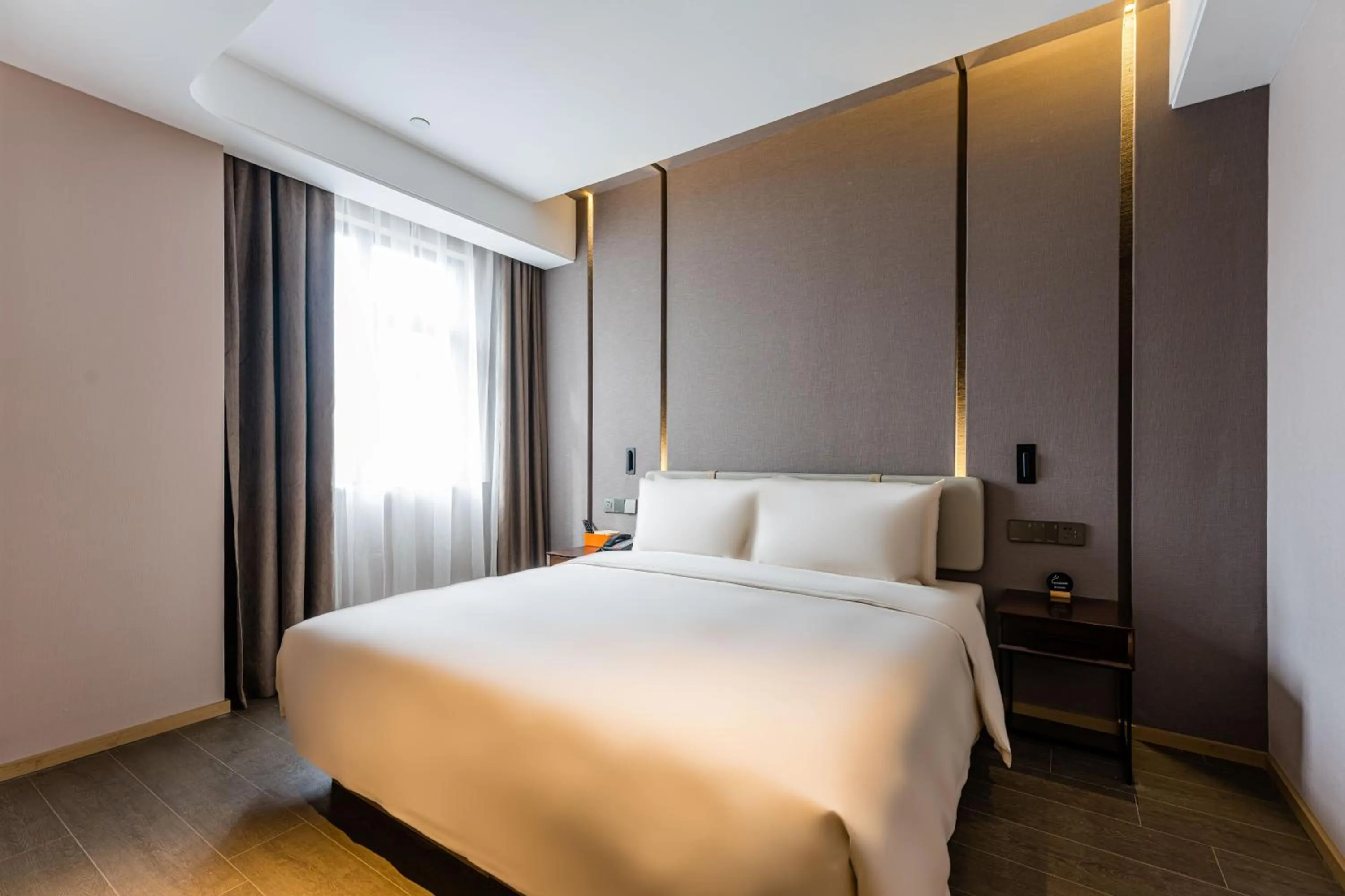 Photo of the whole room, Bed in Atour Hotel Shengzhou