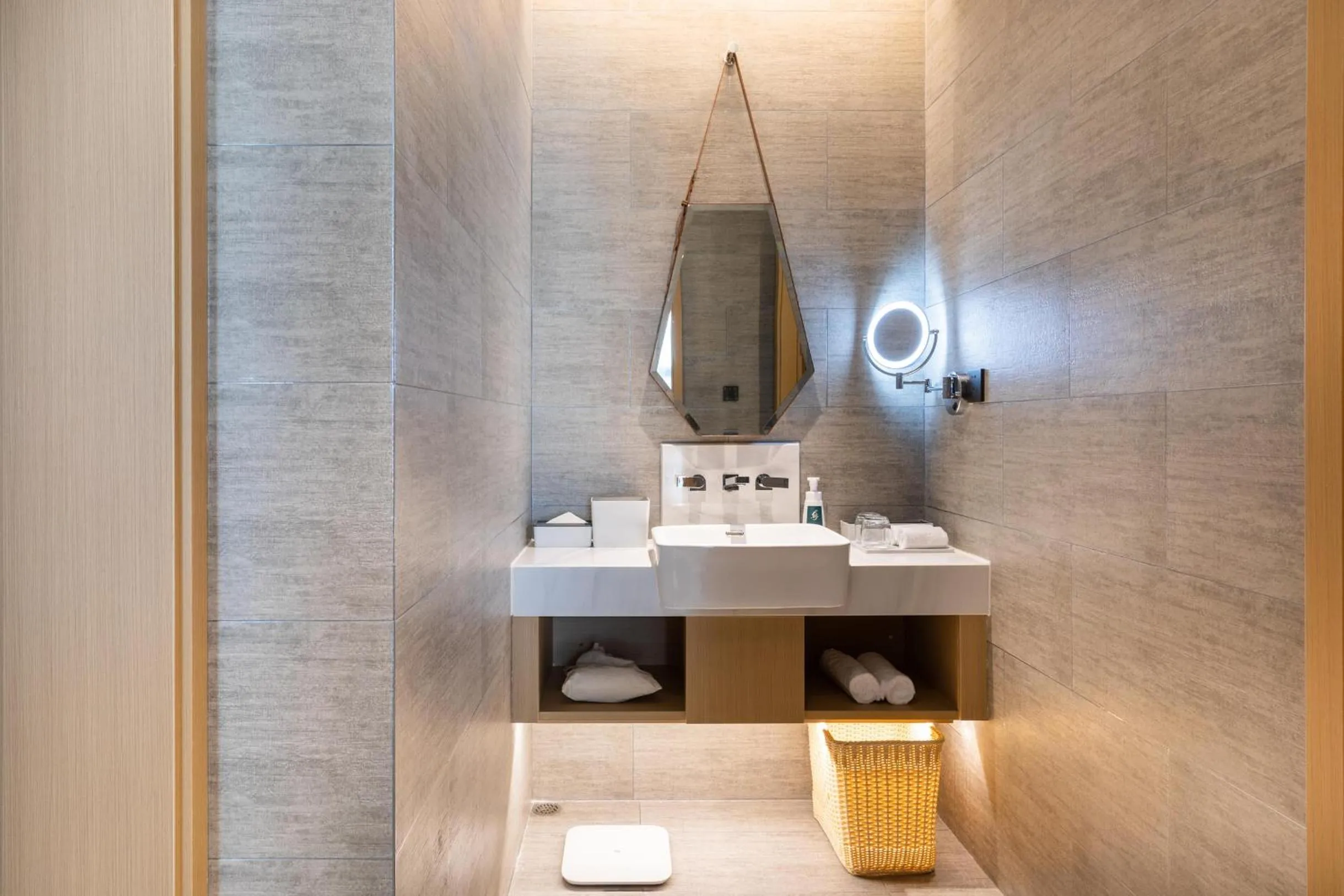 Atour Hotel Xiamen Jimei Lake Business Center