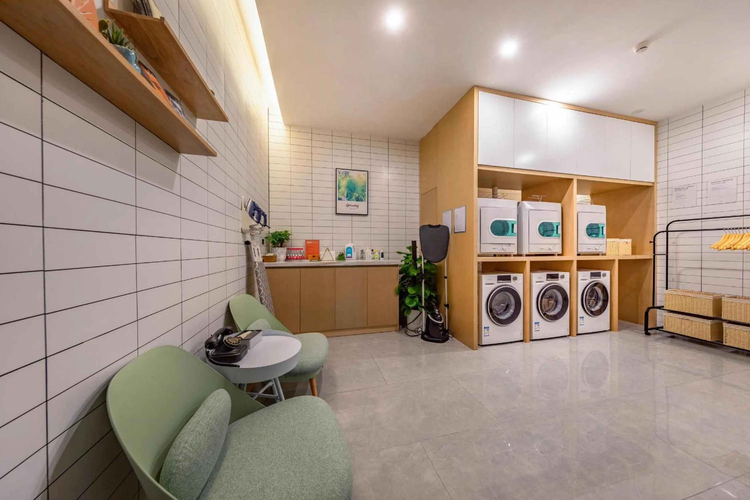 Atour Hotel Xiamen Jimei Lake Business Center