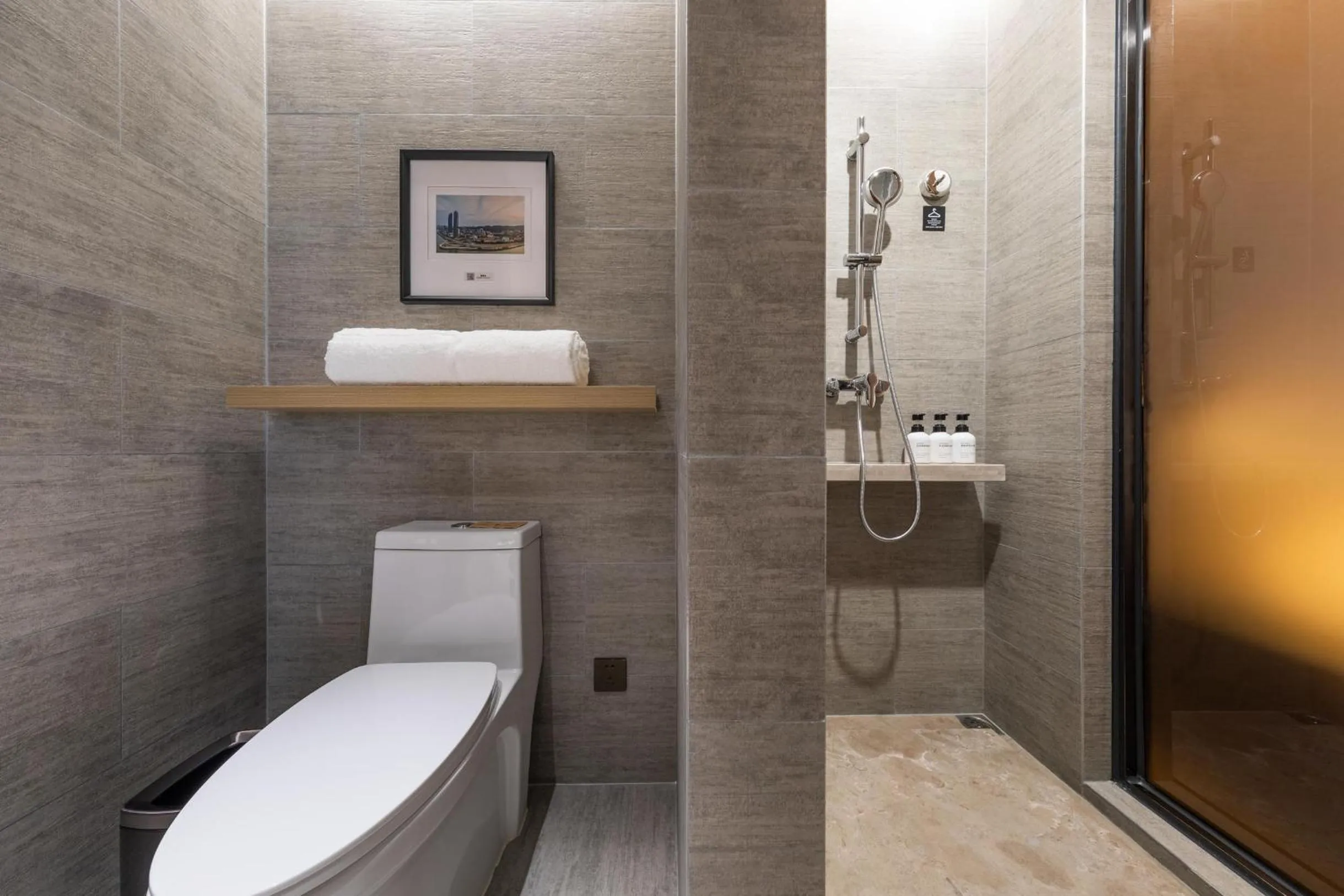 Atour Hotel Xiamen Jimei Lake Business Center