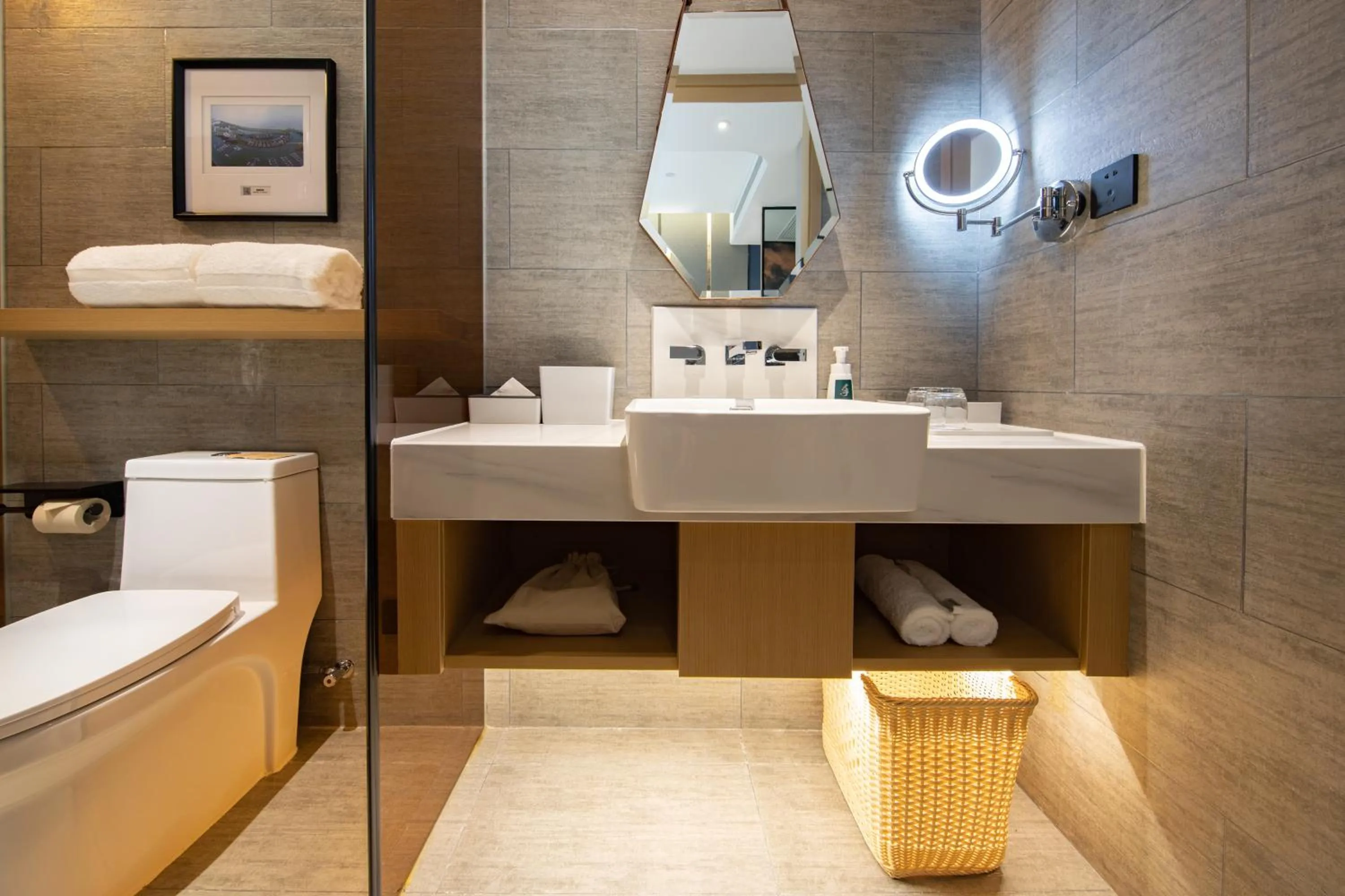 Atour Hotel Xiamen Jimei Lake Business Center