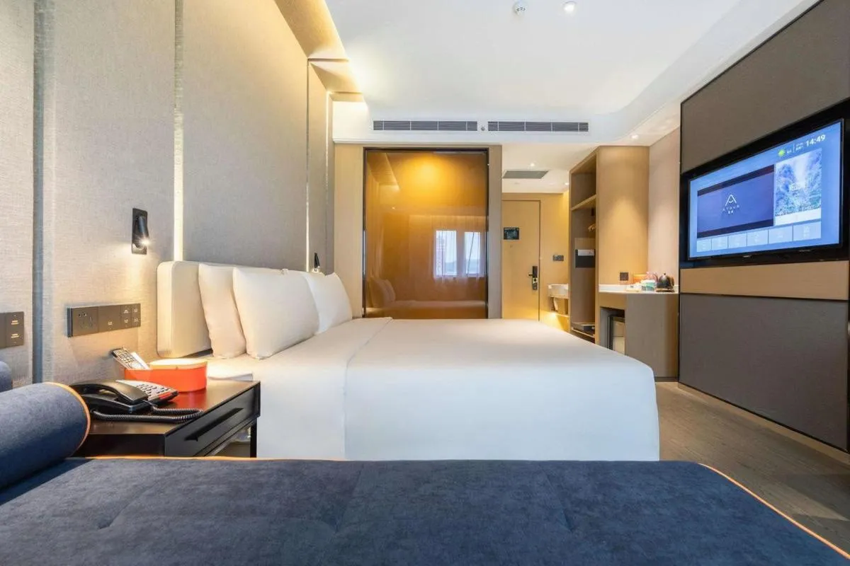 Photo of the whole room, Bed in Atour Hotel Jinan Quancheng Plaza Kuanhouli