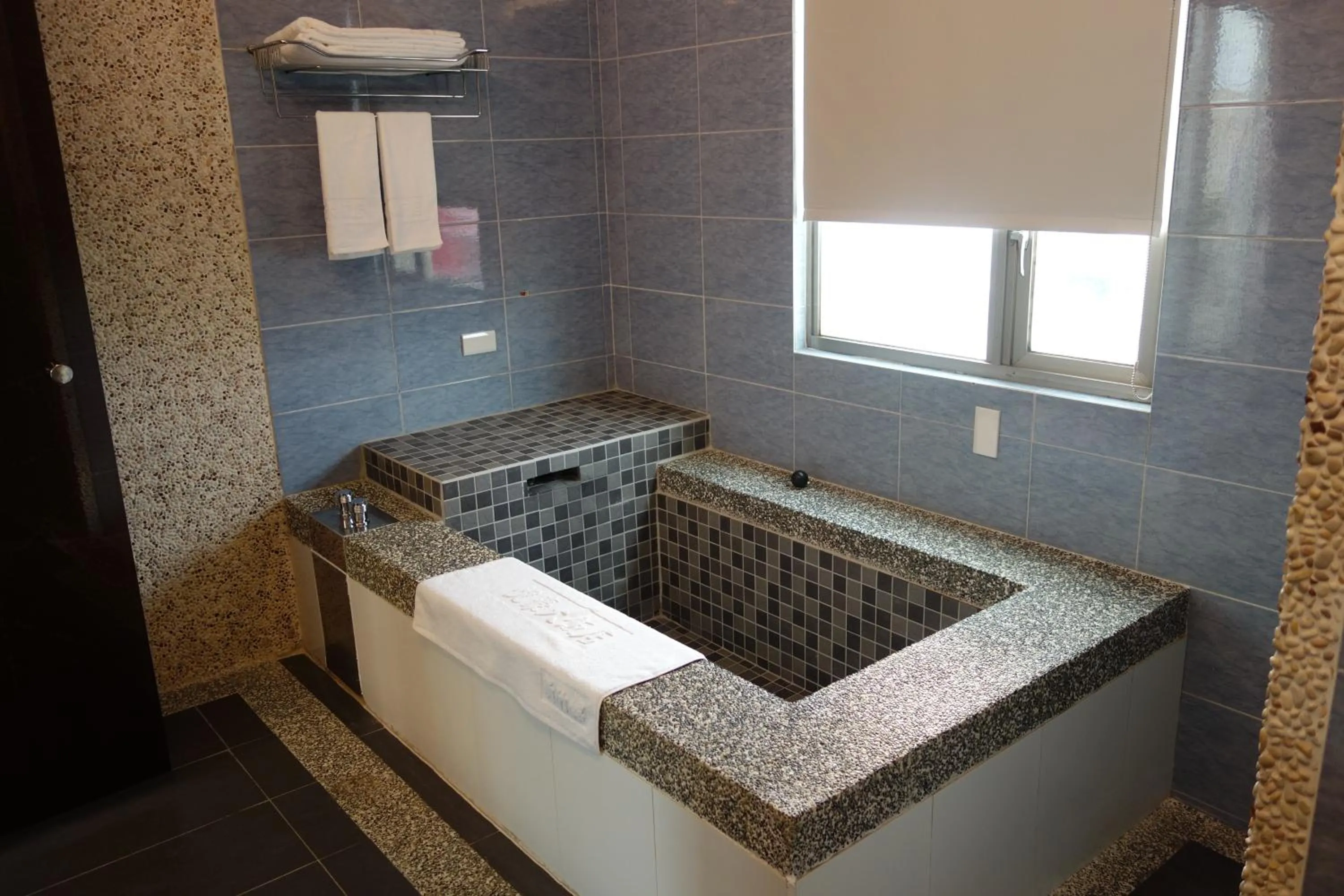 Bathroom, Bed in Yuhao Hotel - Hsinchu Branch