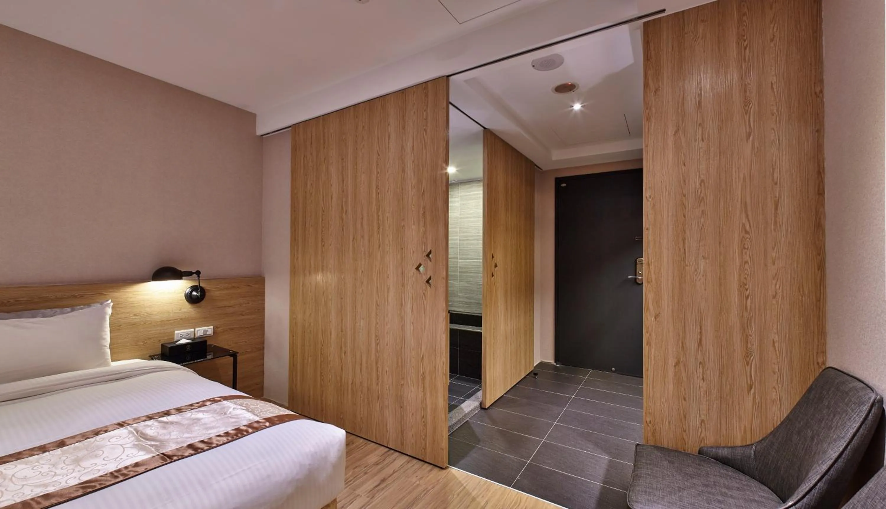 Photo of the whole room, Bed in Yuhao Hotel - Hsinchu Branch