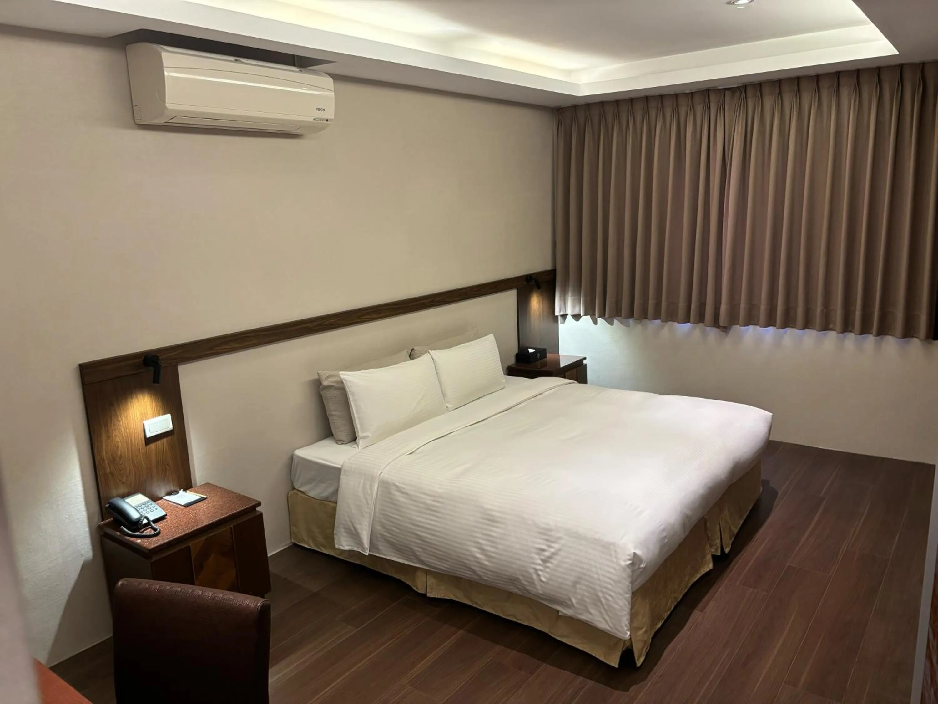 Photo of the whole room, Bed in Yuhao Hotel - Hsinchu Branch