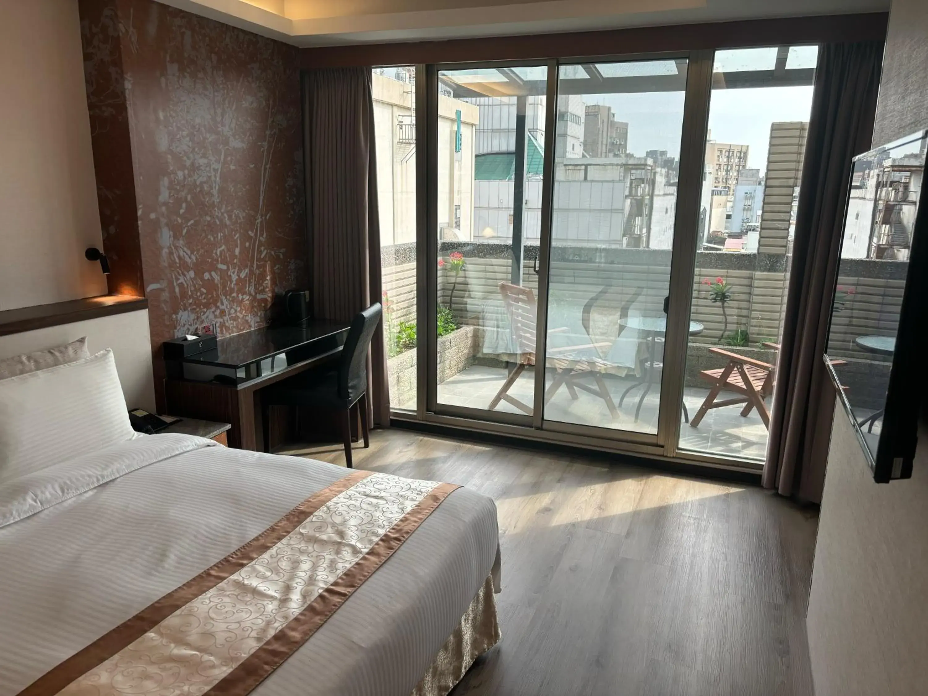 Balcony/Terrace, Bed in Yuhao Hotel - Hsinchu Branch Balcony/Terrace, Bed in Yuhao Hotel - Hsinchu Branch