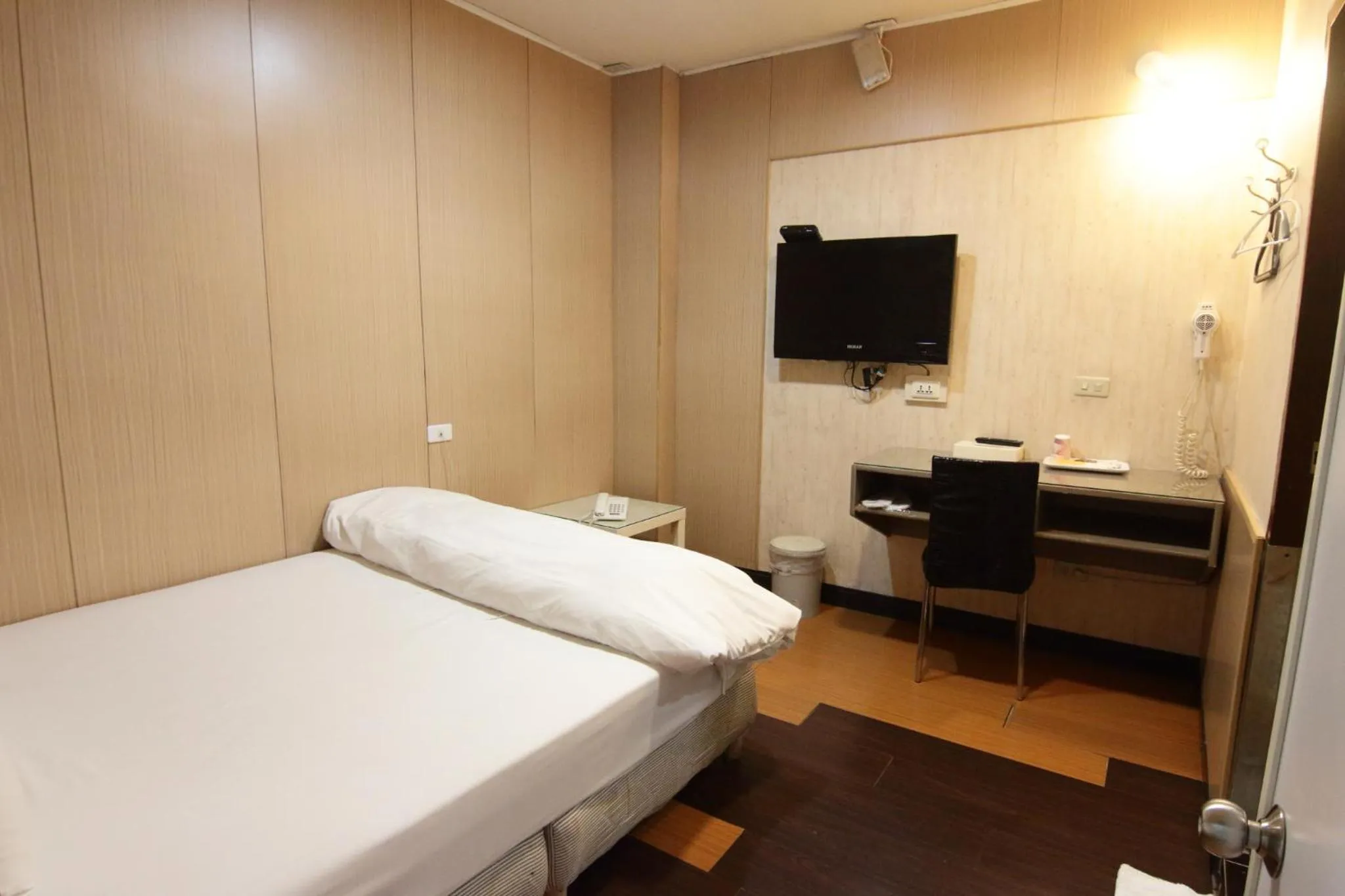 Photo of the whole room, Bed in Baoshan Hotel