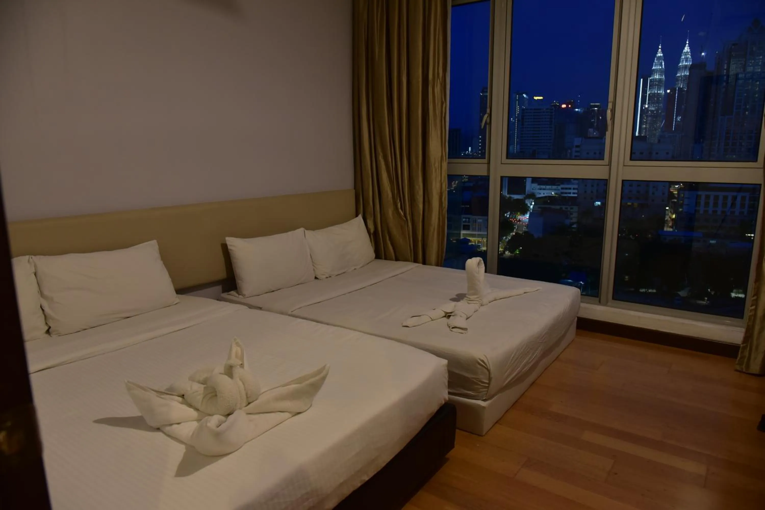 Bed in Regalia Residence @ KLCC View Sky Pool by KC