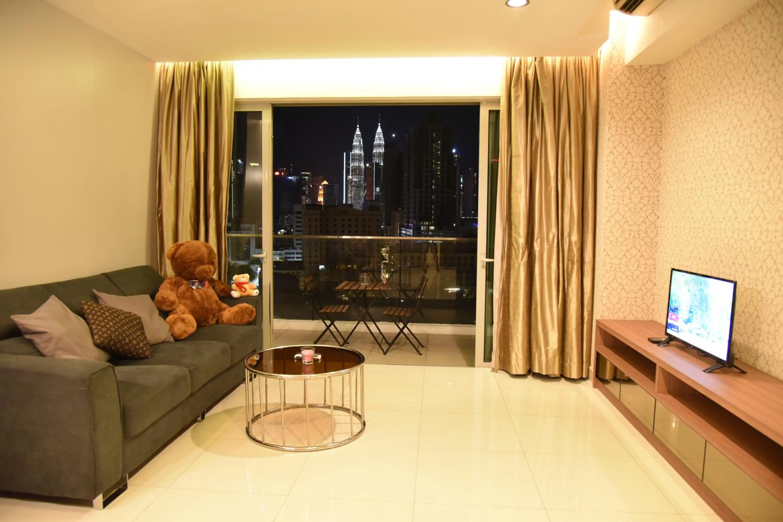 Regalia Residence @ KLCC View Sky Pool by KC