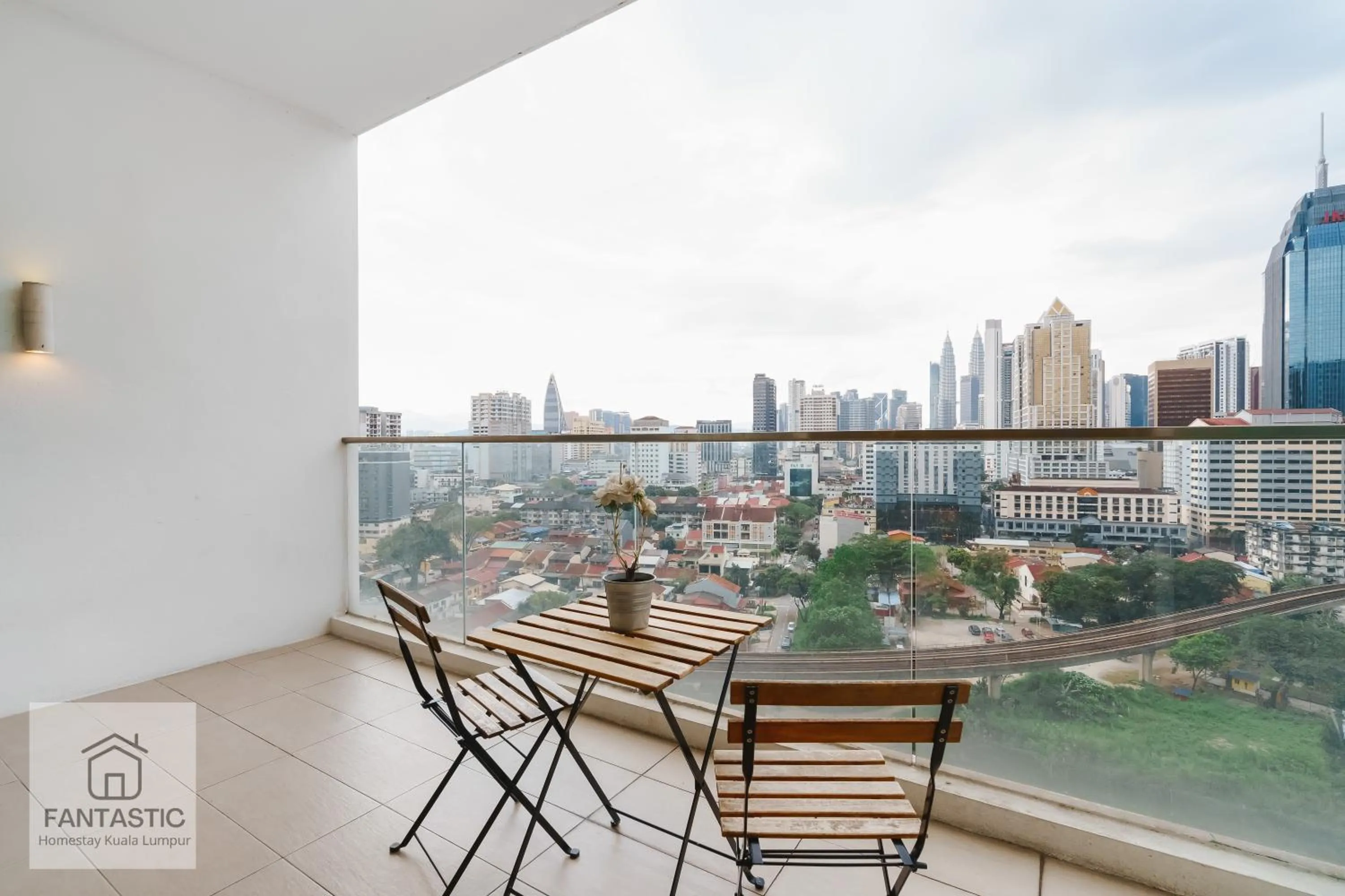 Regalia Residence @ KLCC View Sky Pool by KC