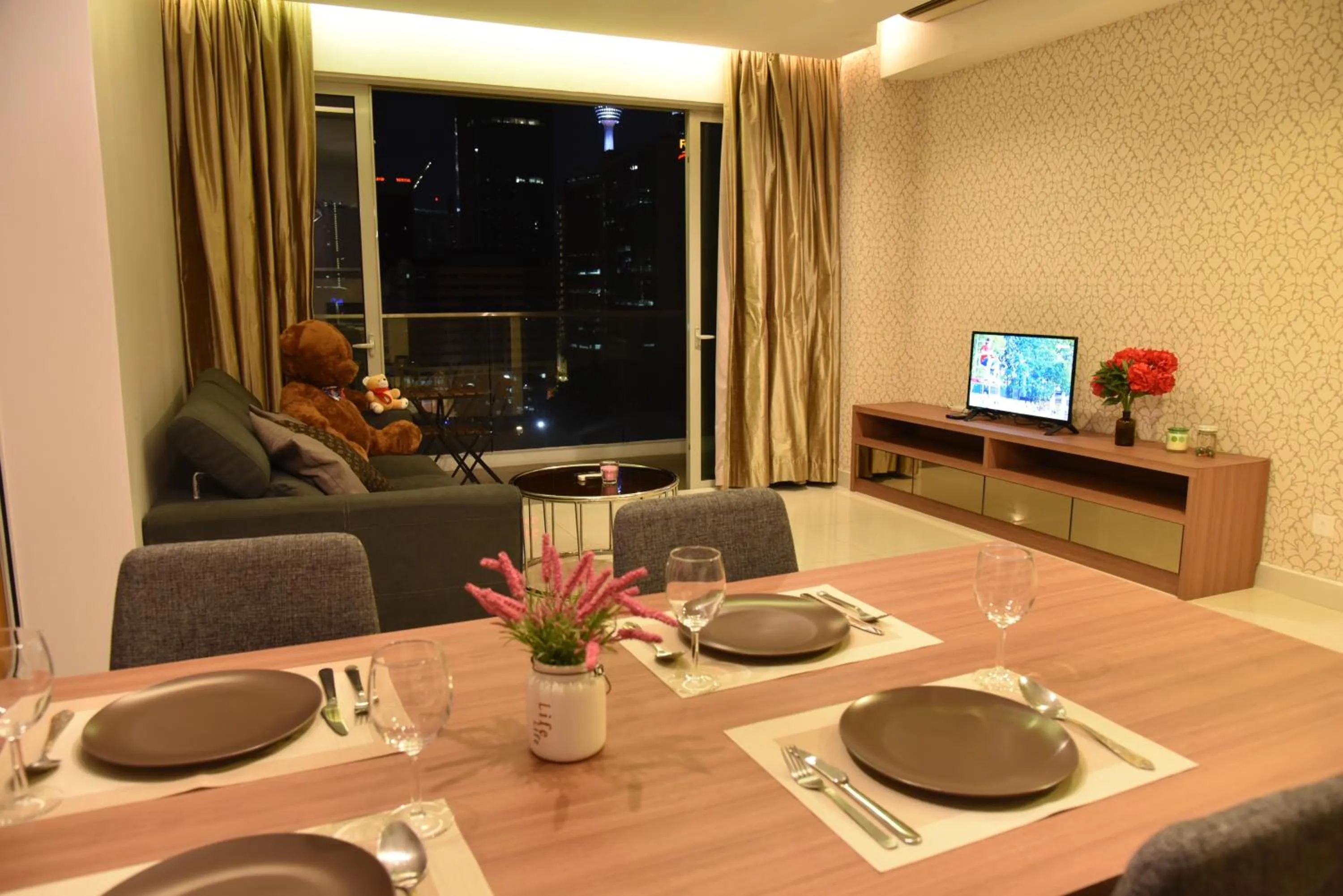 Regalia Residence @ KLCC View Sky Pool by KC