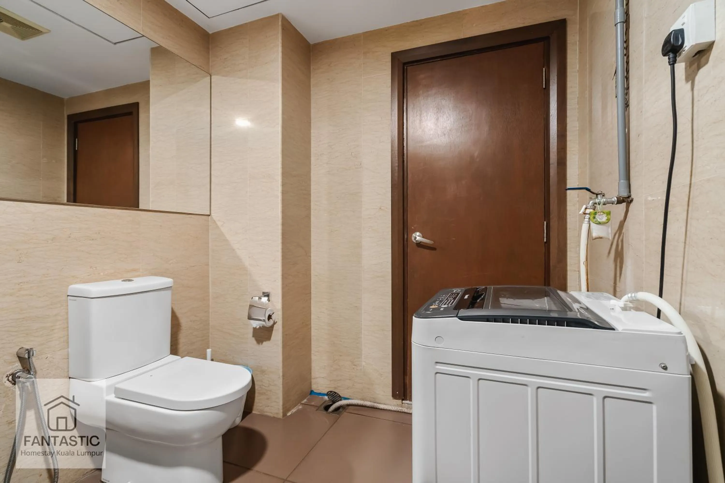 Regalia Residence @ KLCC View Sky Pool by KC