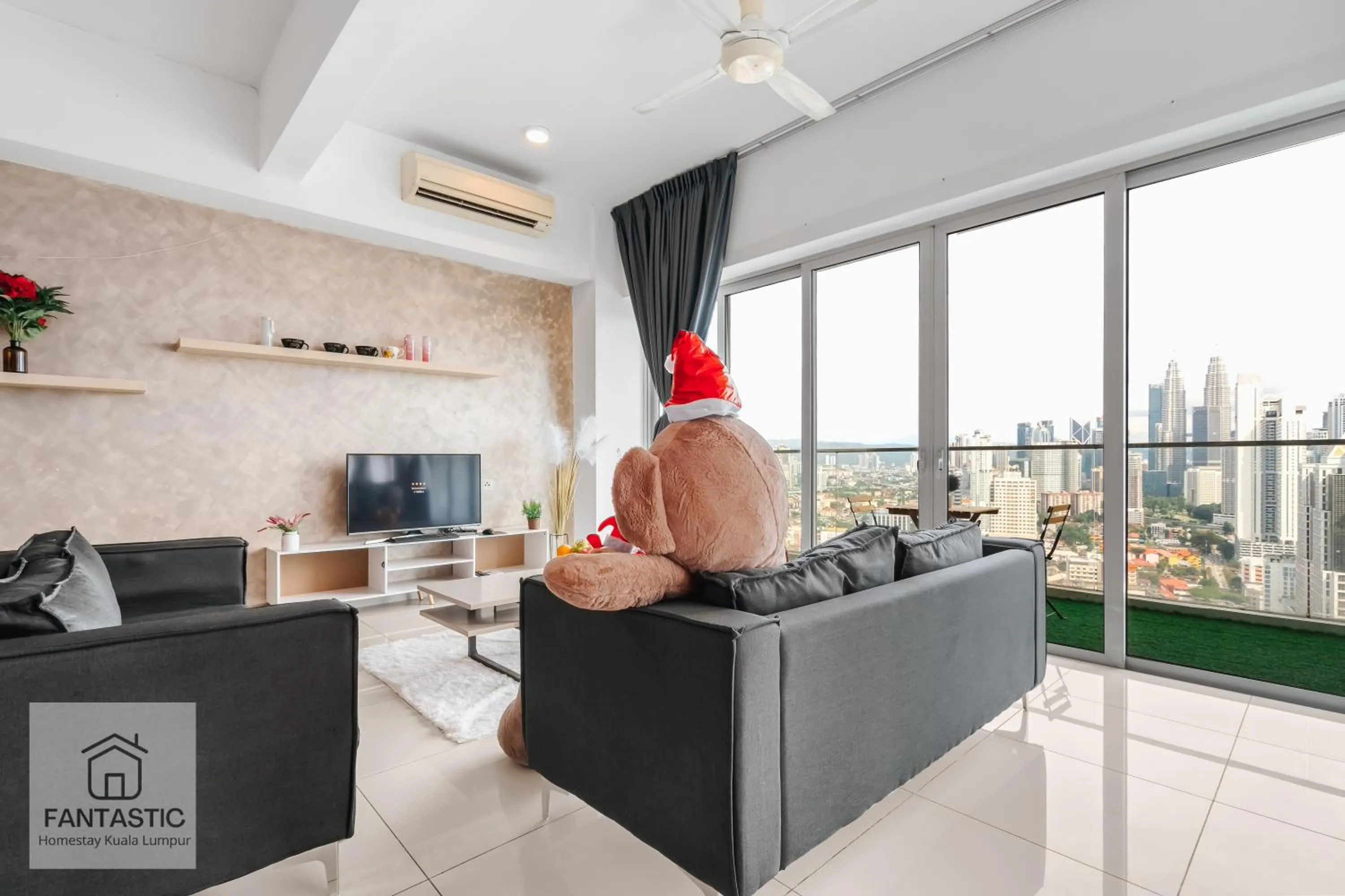 Regalia Residence @ KLCC View Sky Pool by KC