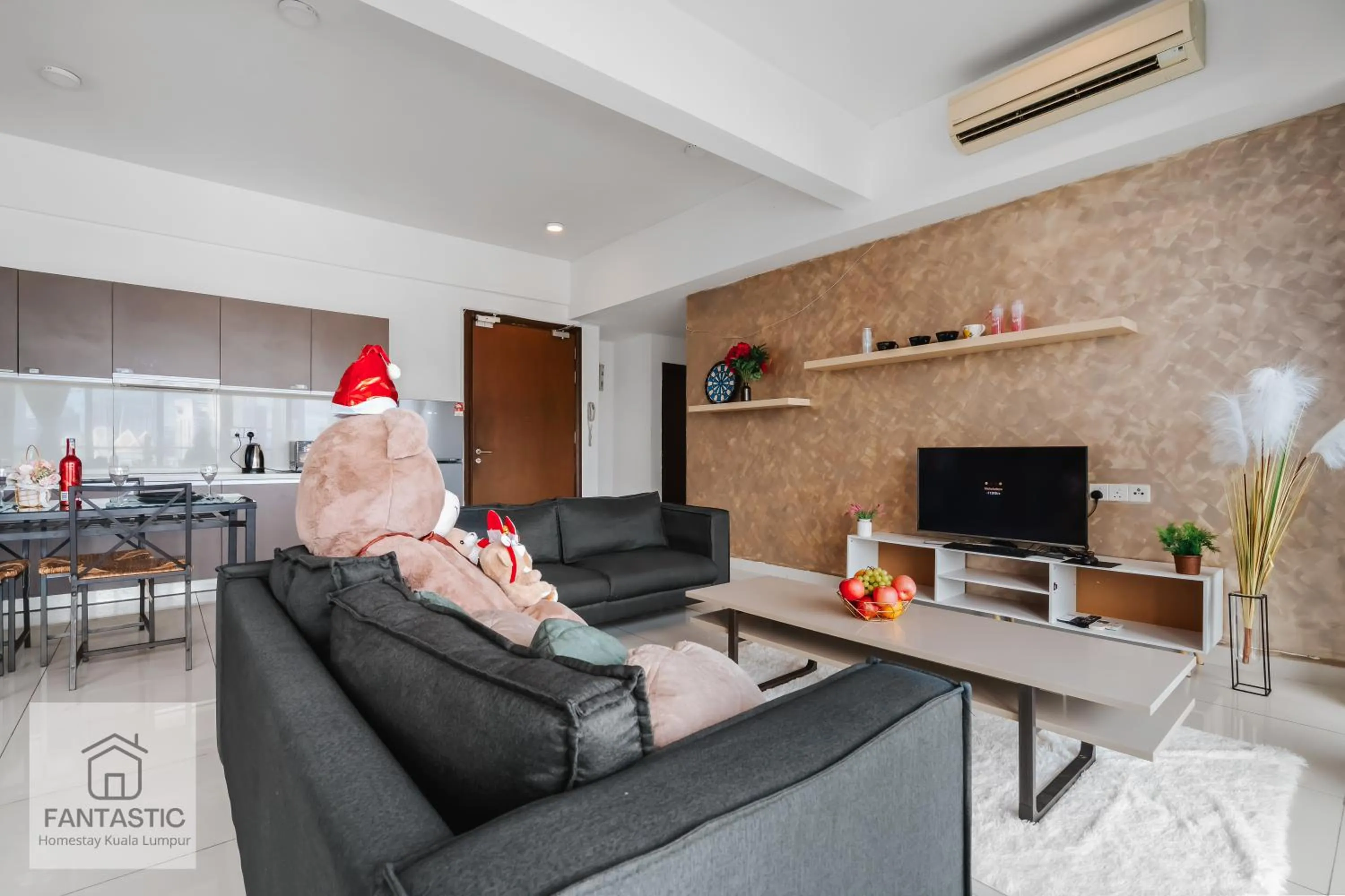 Regalia Residence @ KLCC View Sky Pool by KC