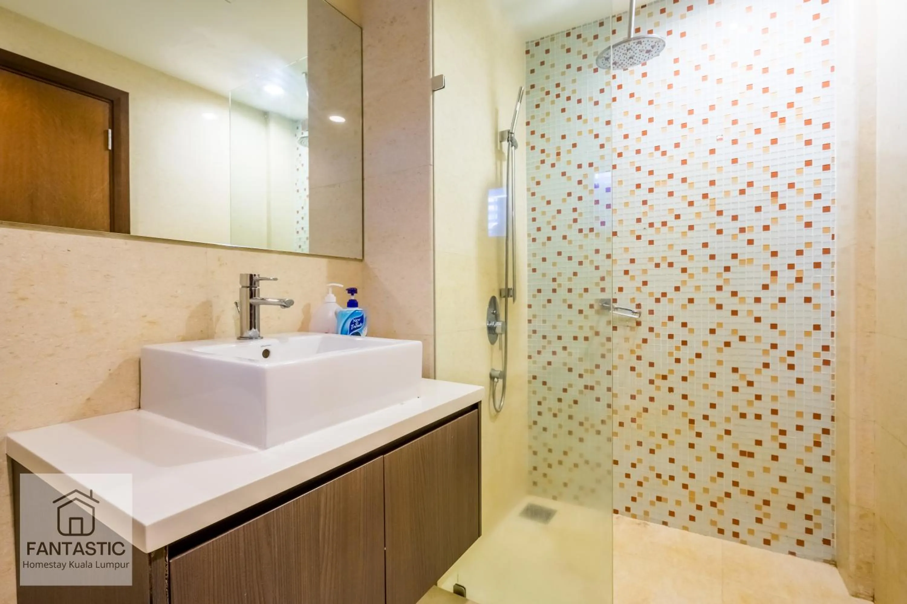 Regalia Residence @ KLCC View Sky Pool by KC