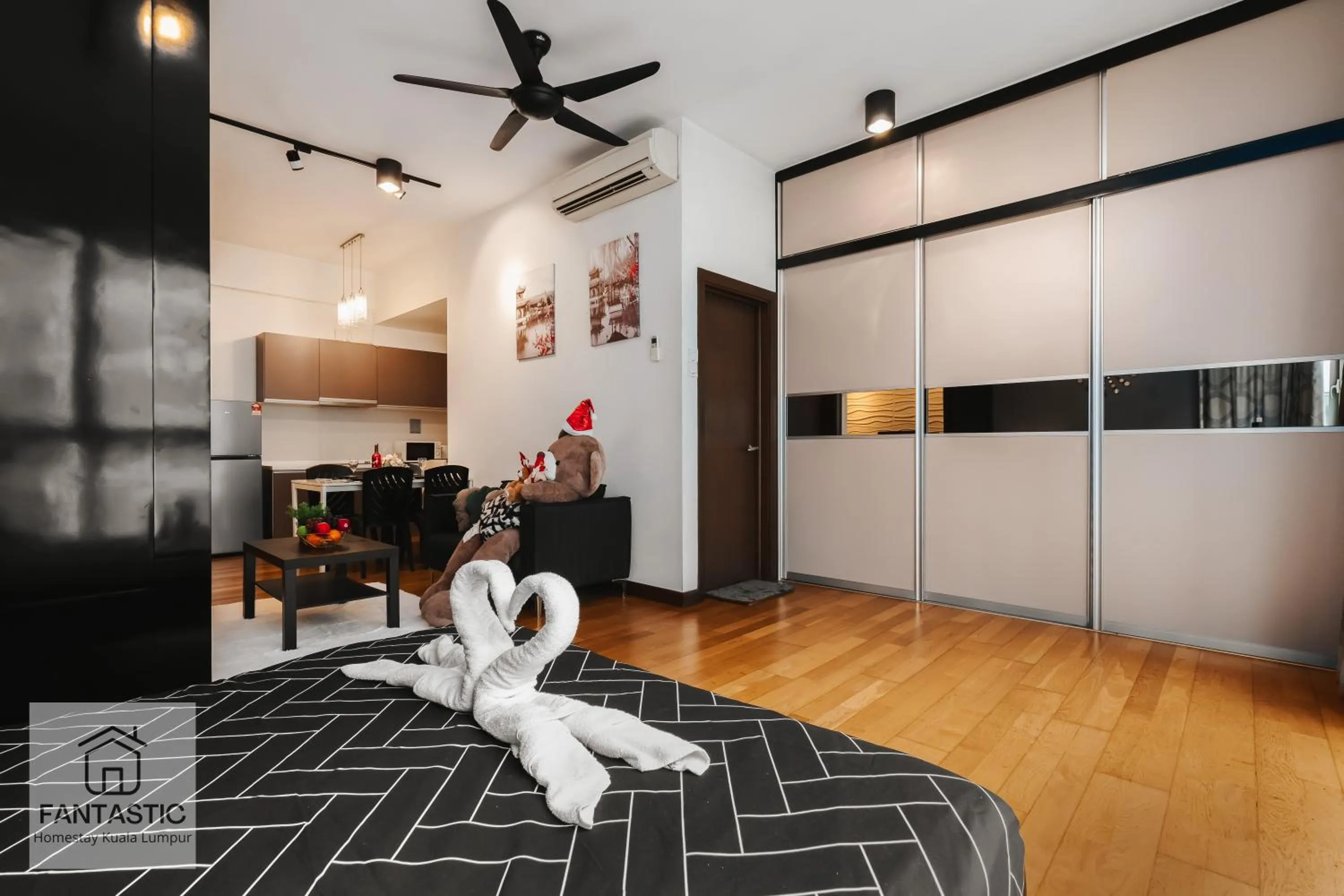 Regalia Residence @ KLCC View Sky Pool by KC