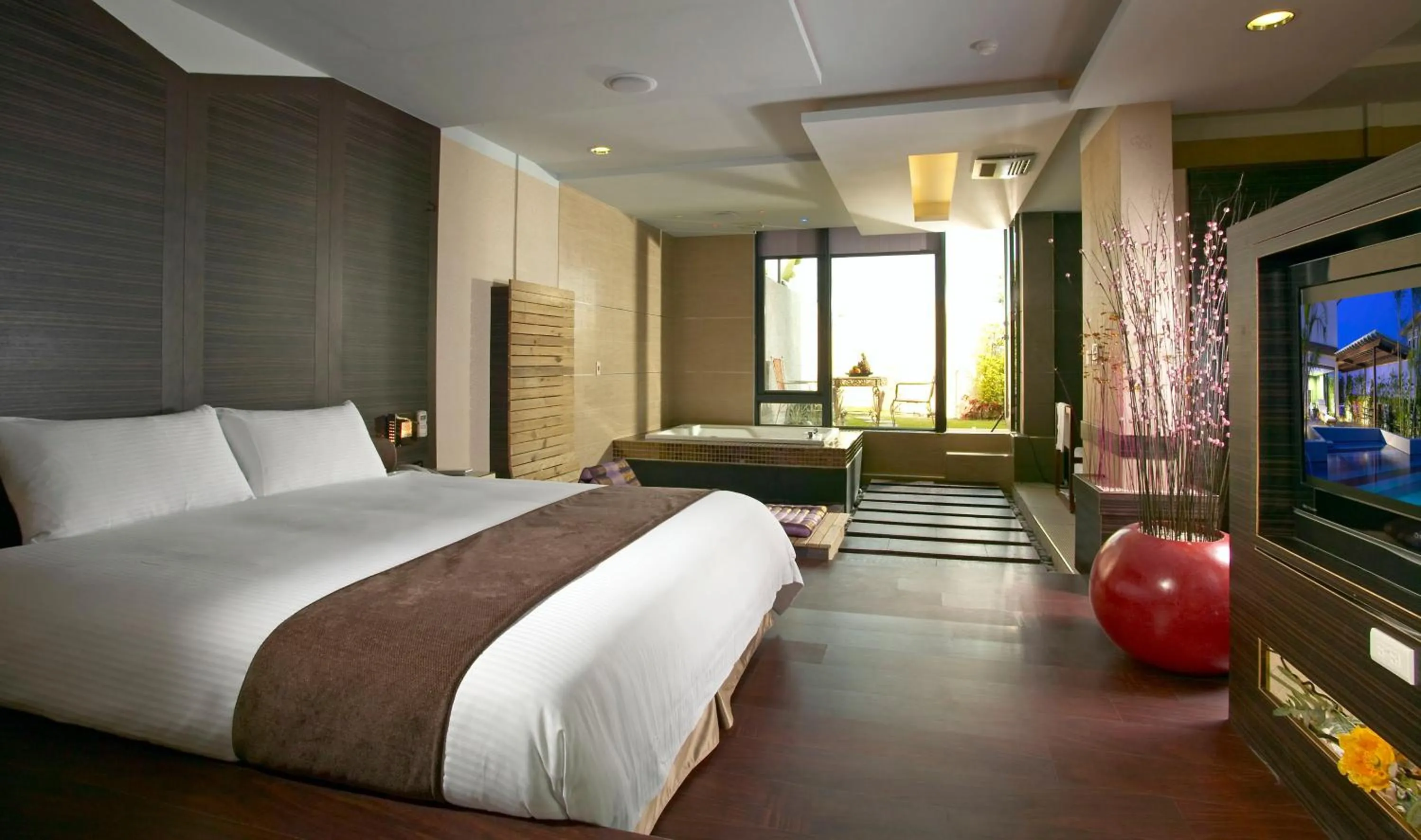 Photo of the whole room, Bed in Hofi Villa