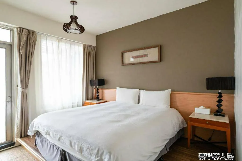 Bedroom, Bed in Mountain Traveler Inn