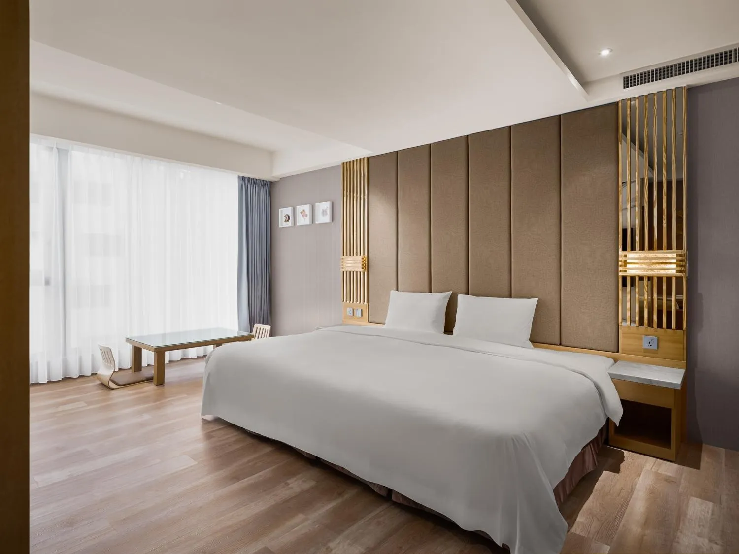 Bed in Gamalan FL Spring Hotel