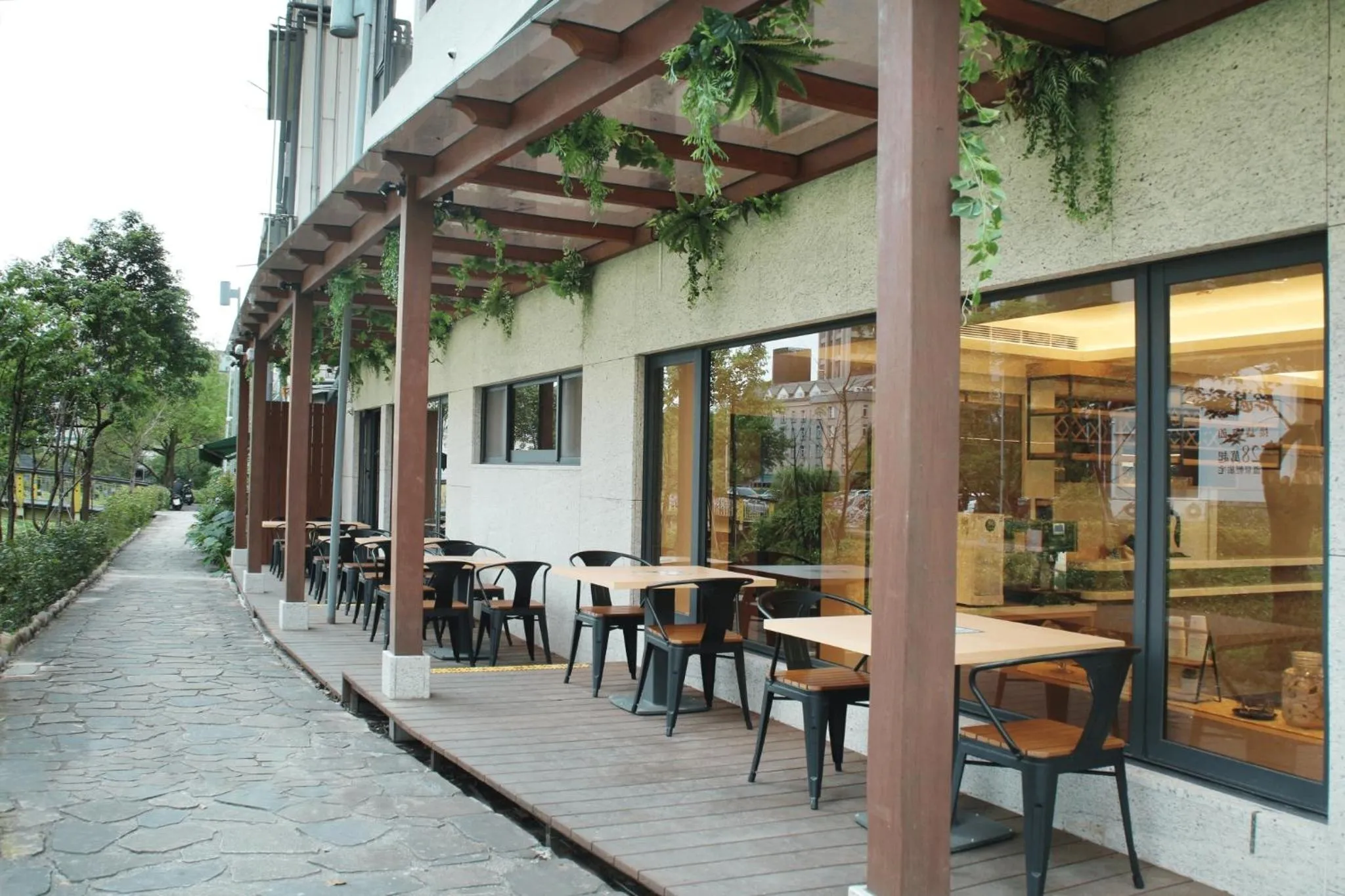 Patio in Gamalan FL Spring Hotel