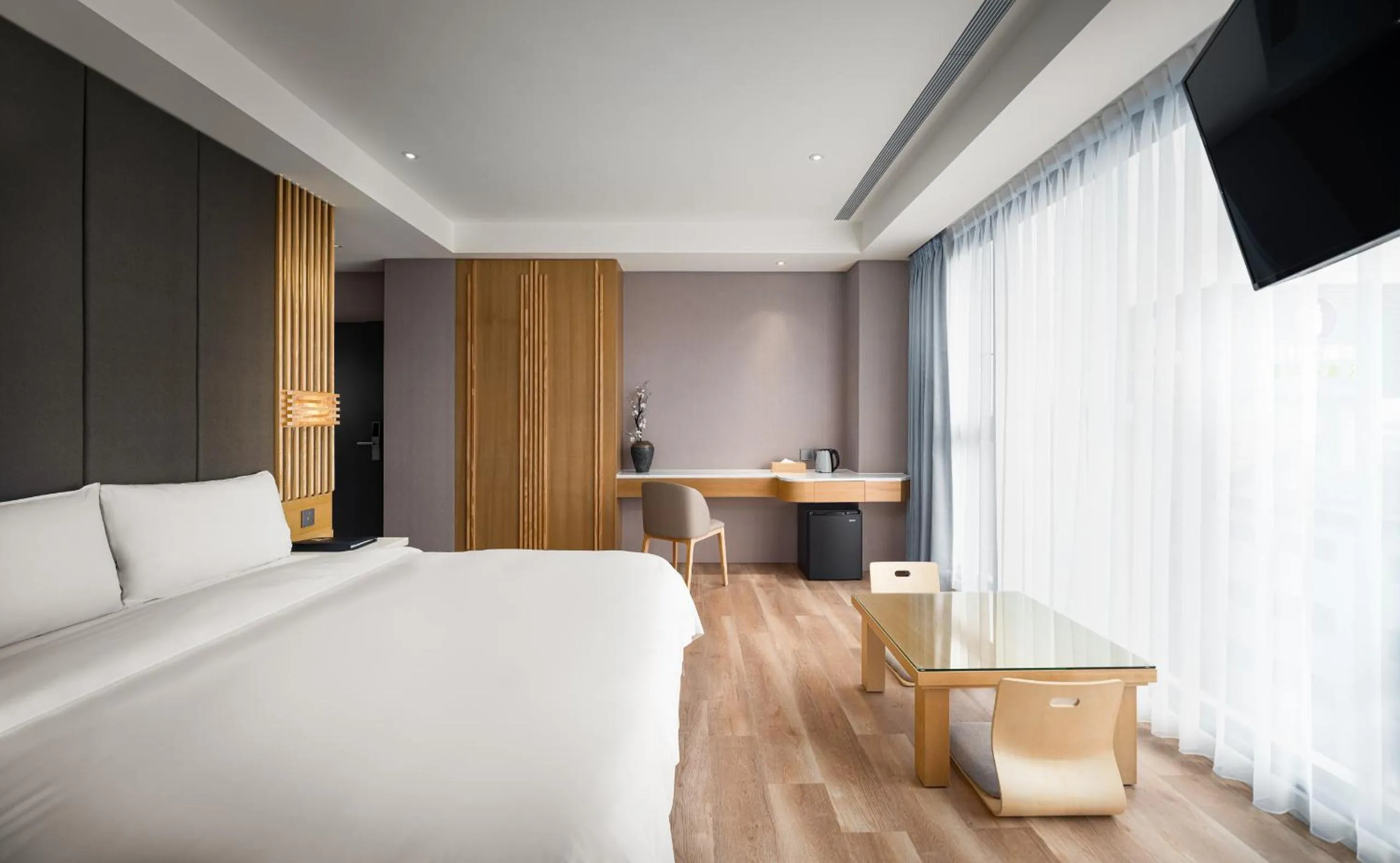 Photo of the whole room, Bed in Gamalan FL Spring Hotel