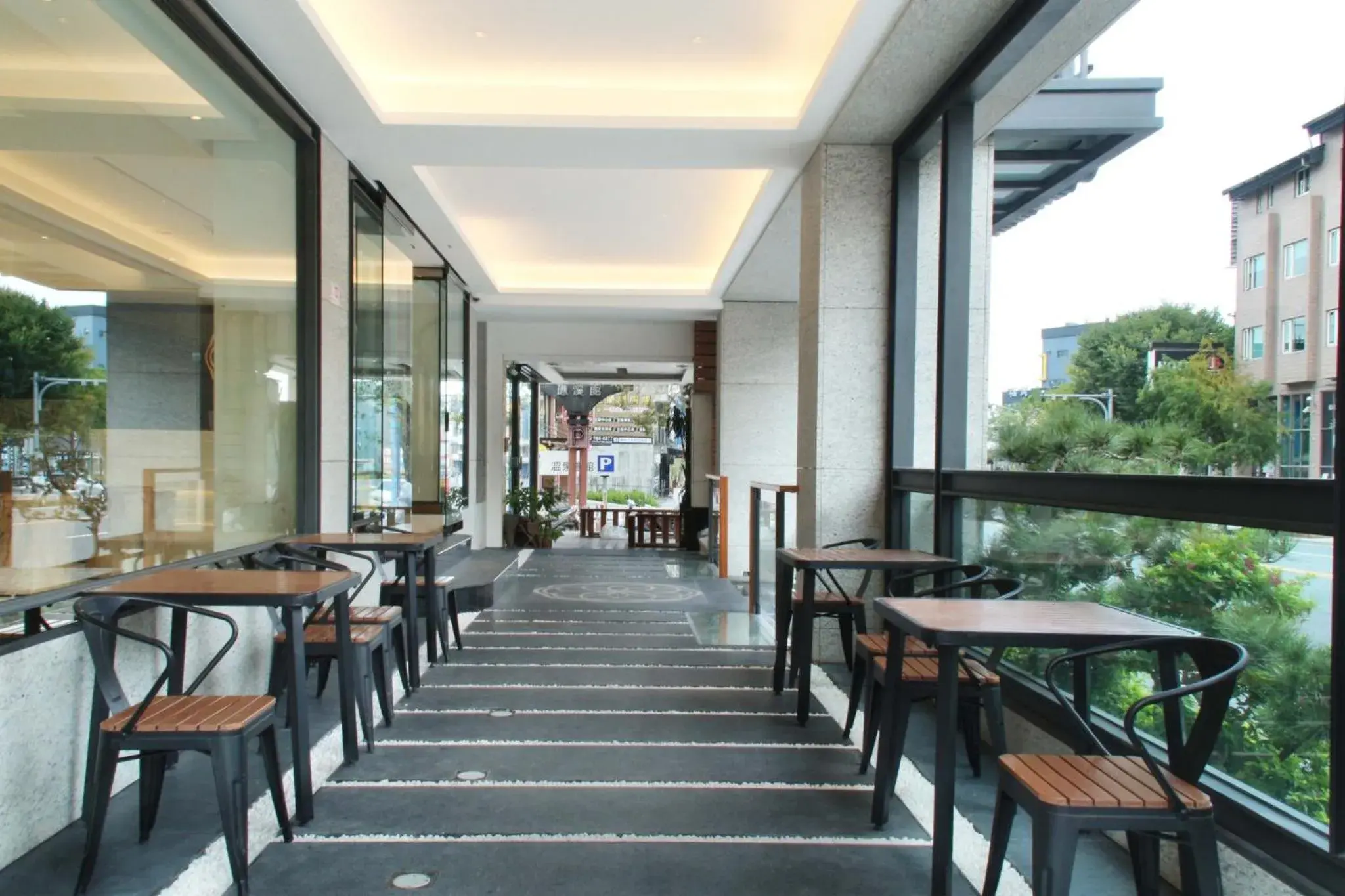 Facade/entrance in Gamalan FL Spring Hotel Facade/entrance in Gamalan FL Spring Hotel