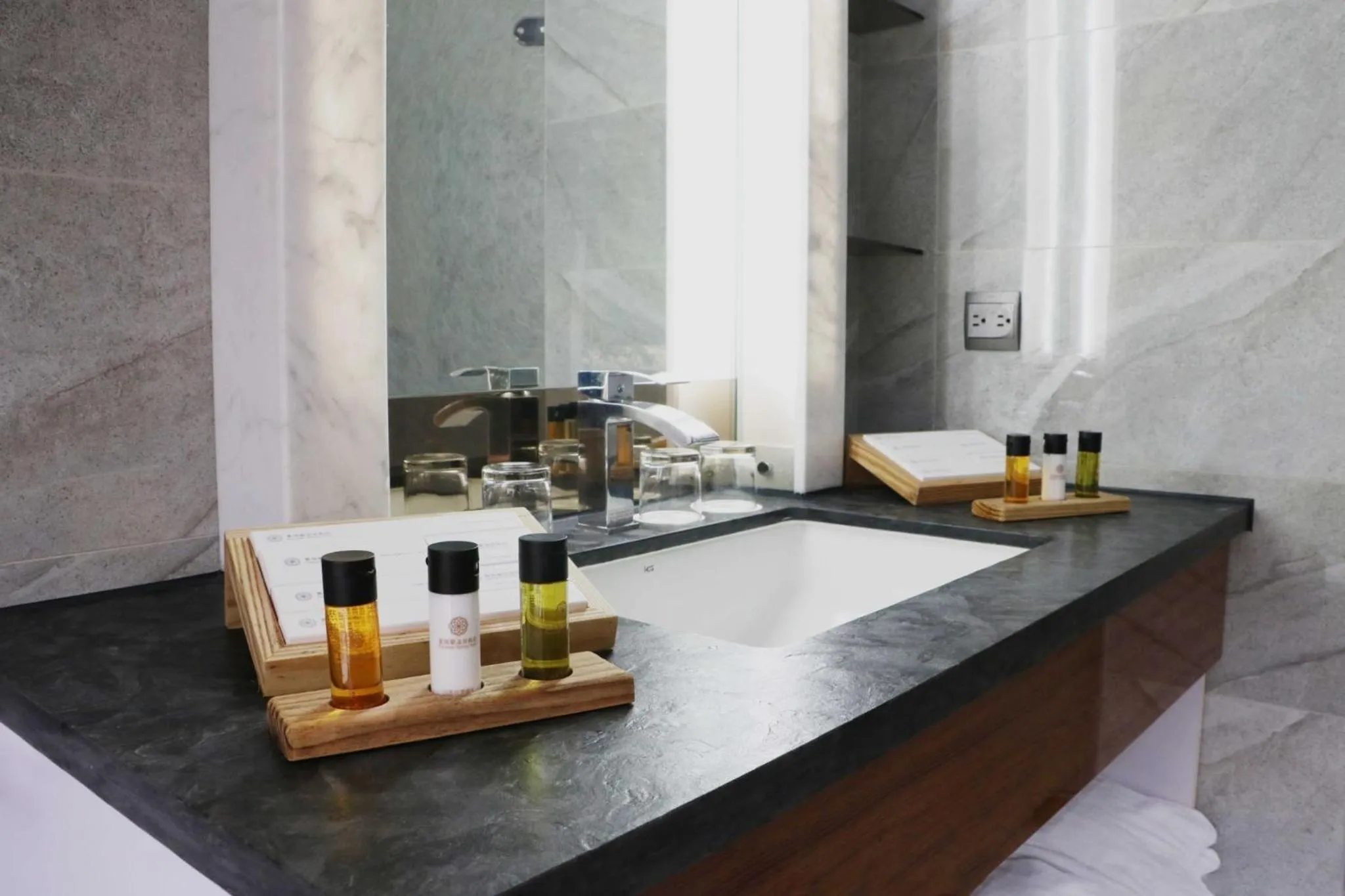 Bathroom in Gamalan FL Spring Hotel