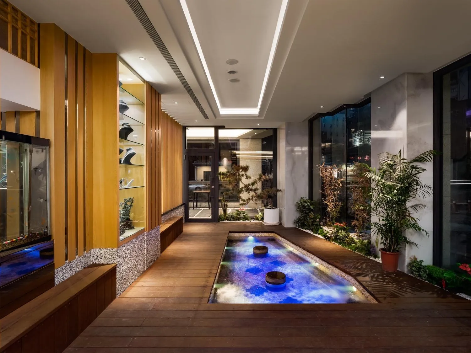 Entertainment in Gamalan FL Spring Hotel