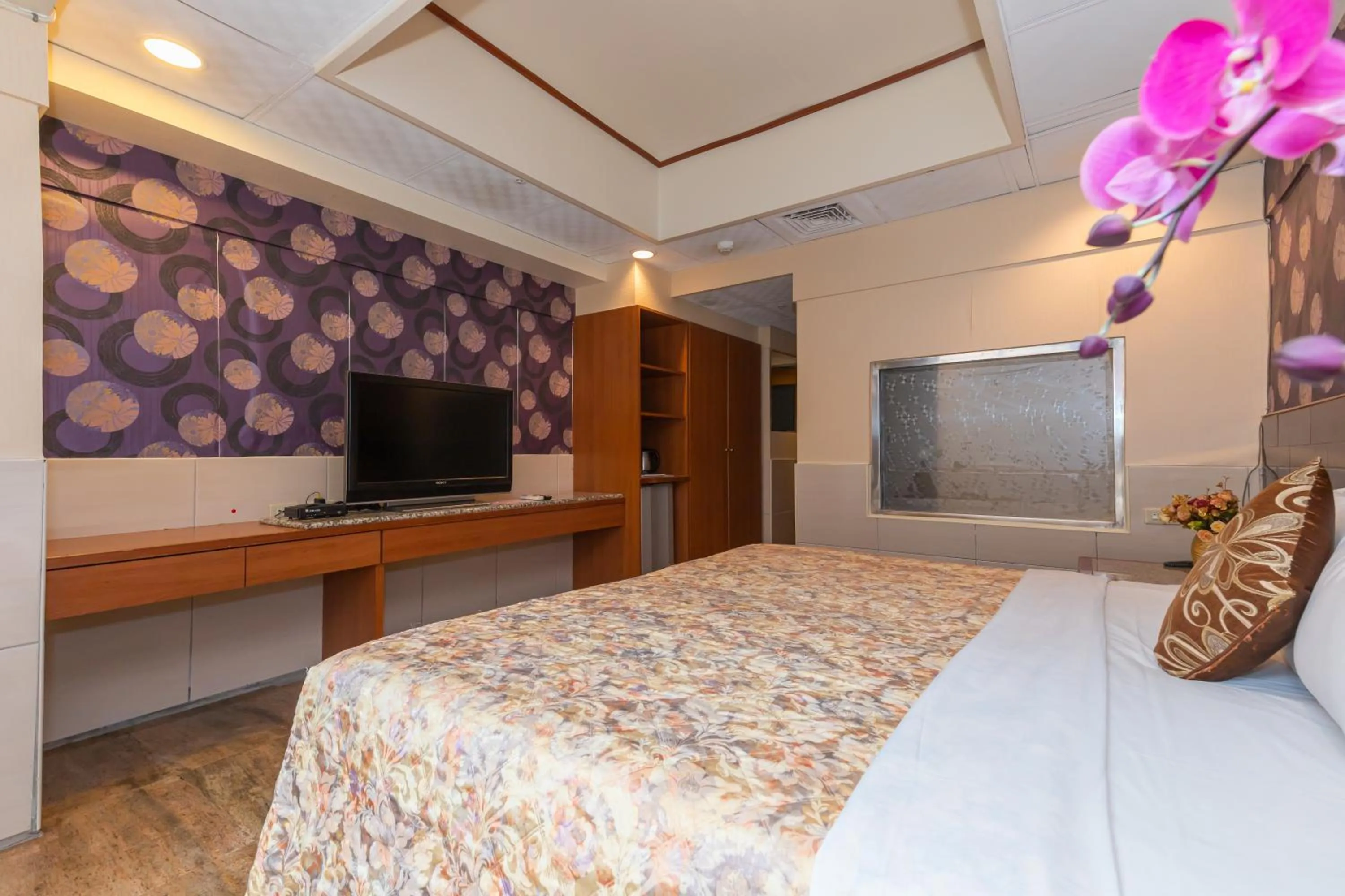 Photo of the whole room, Bed in Yi Pin Business Hotel