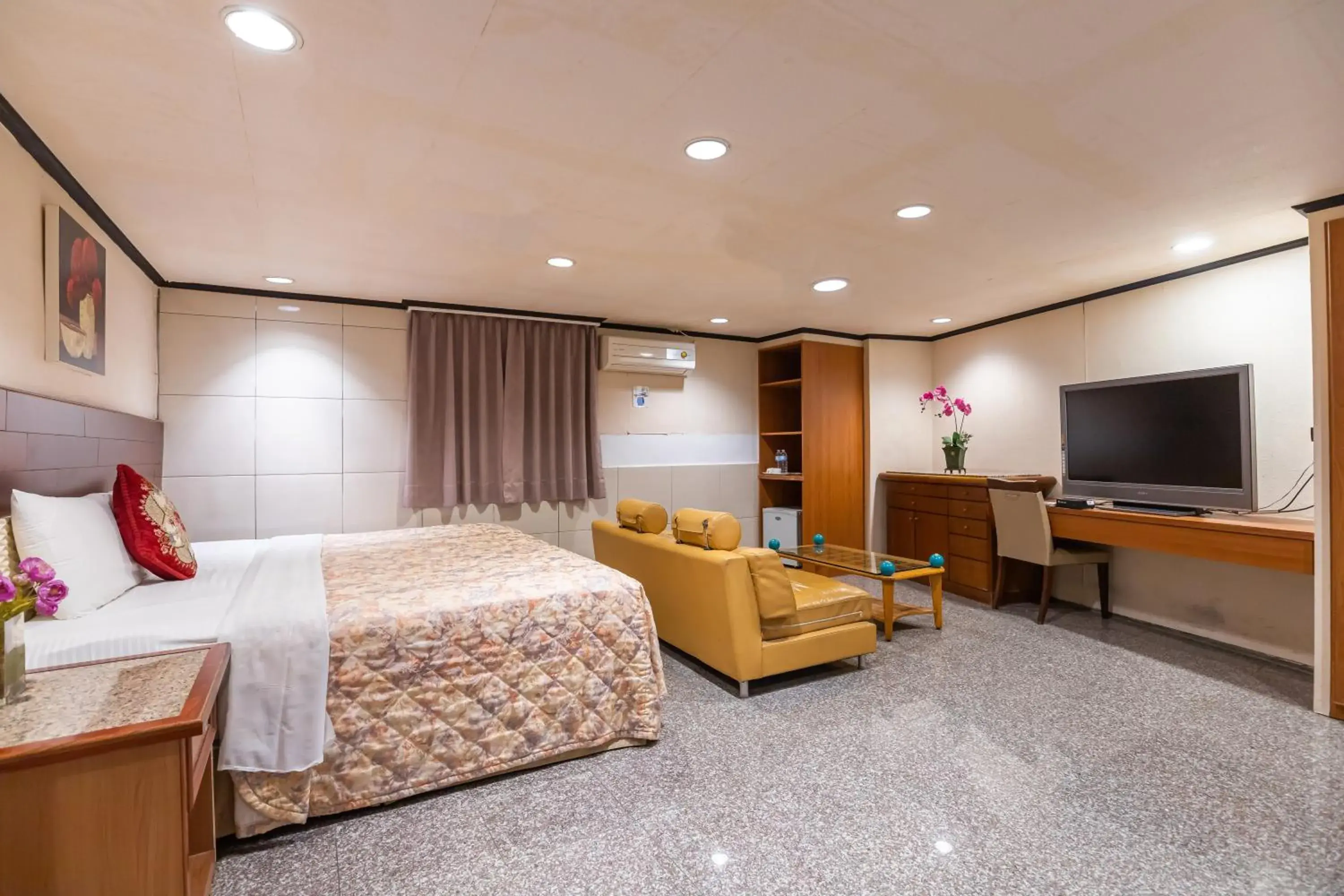 Photo of the whole room, Bed in Yi Pin Business Hotel