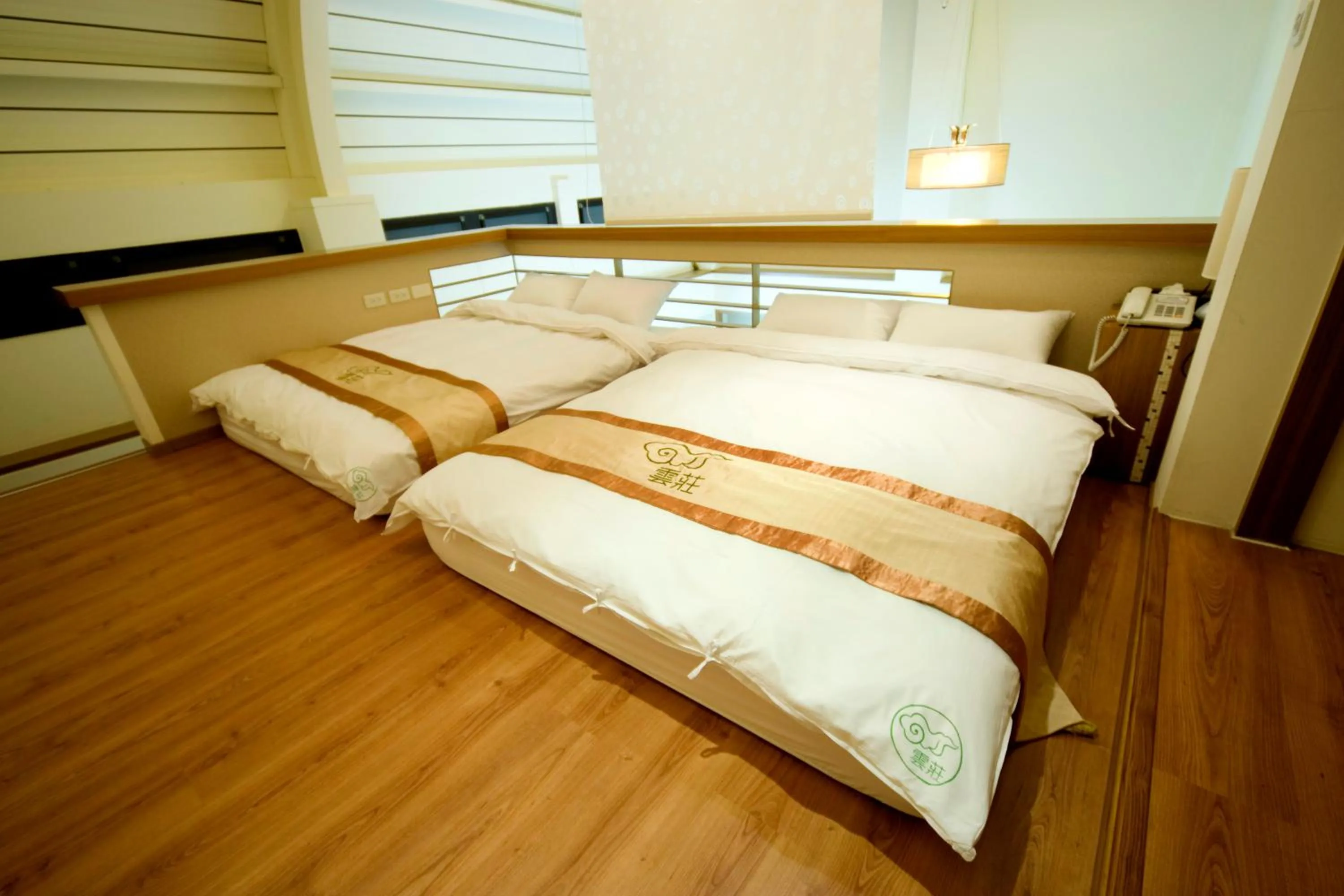 Seating area, Bed in Schokolake Country House