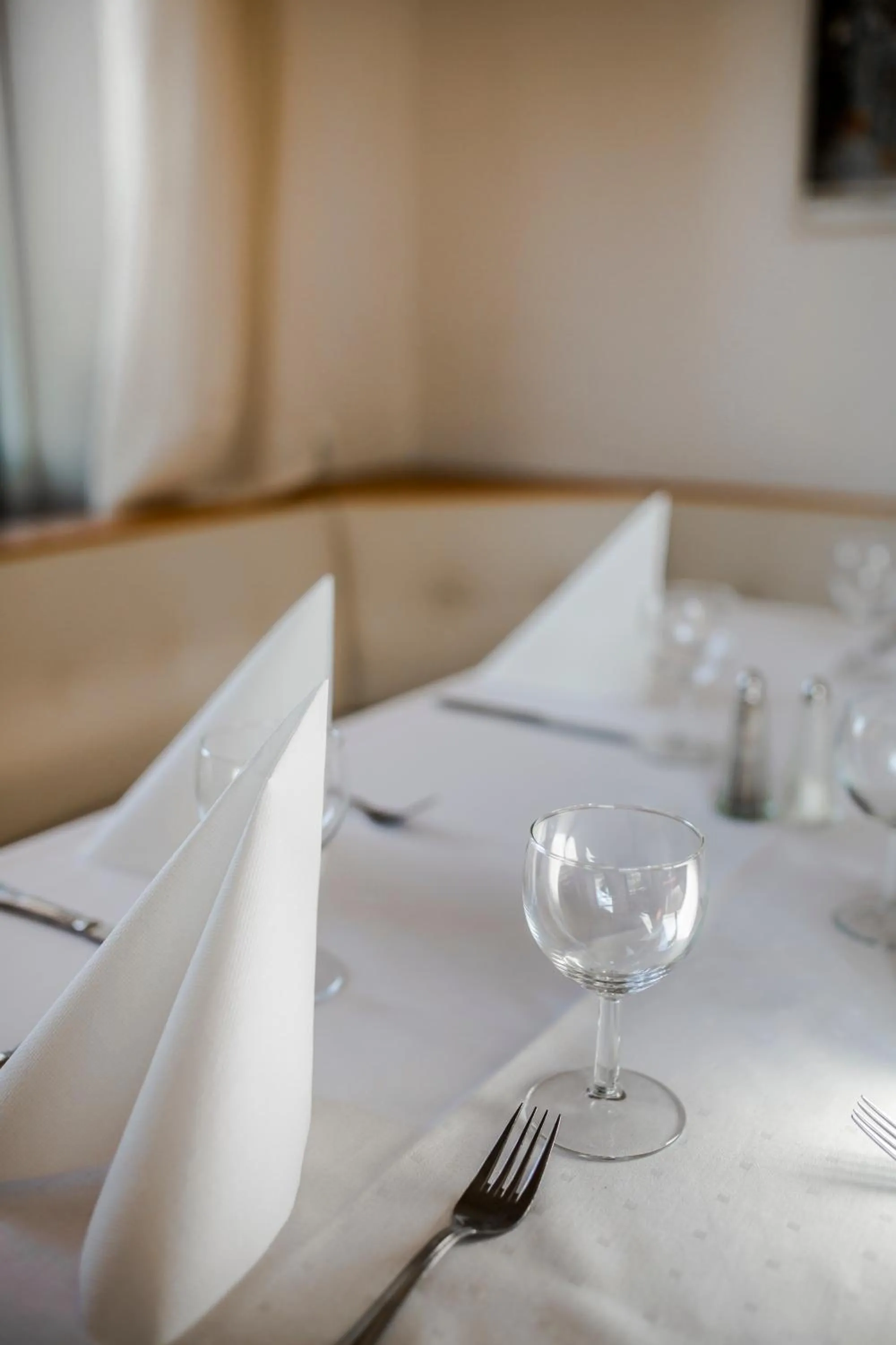 Restaurant/places to eat in Bach Hotel