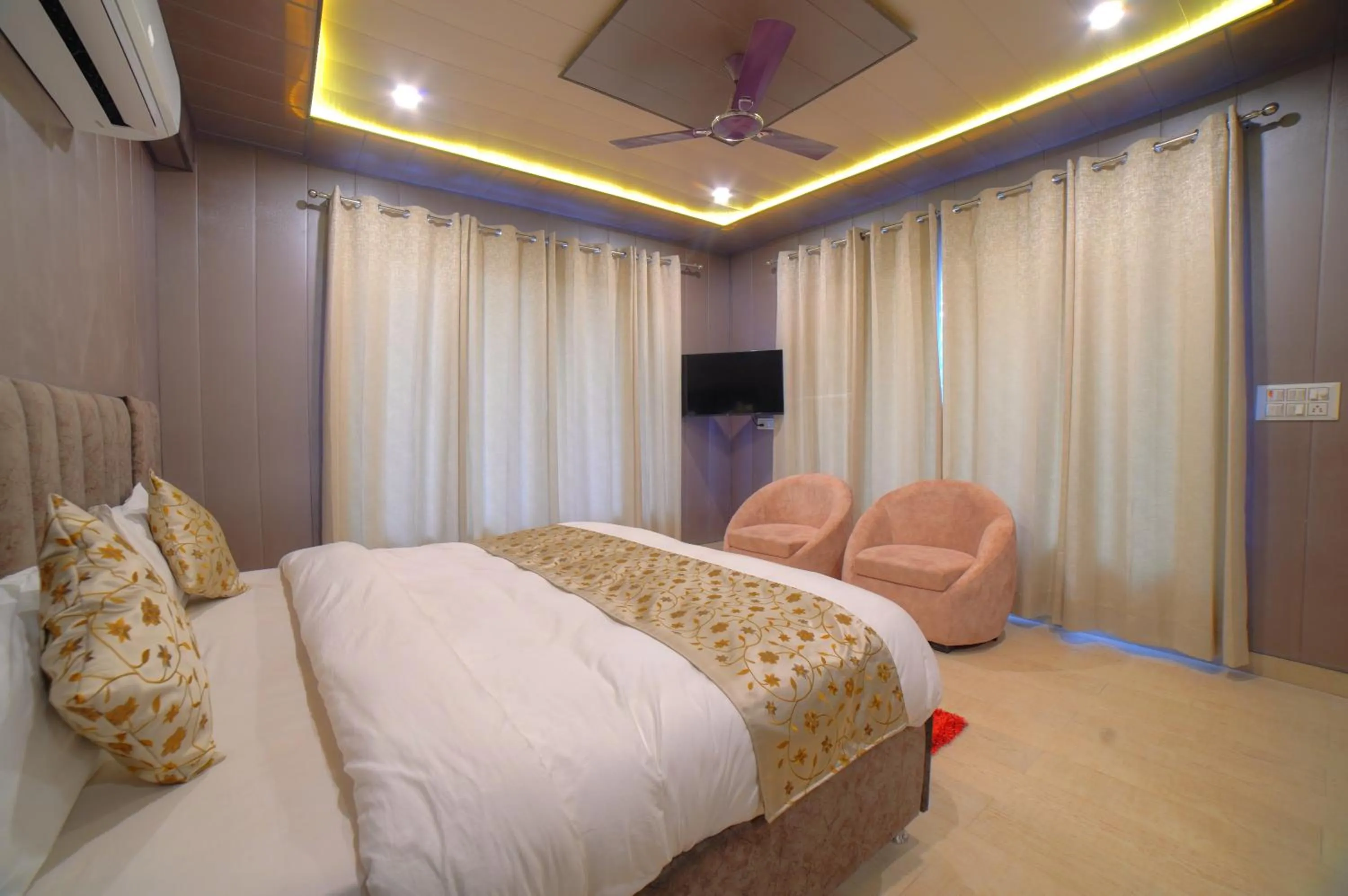 Photo of the whole room, Bed in Yogved Hospitality & Resort