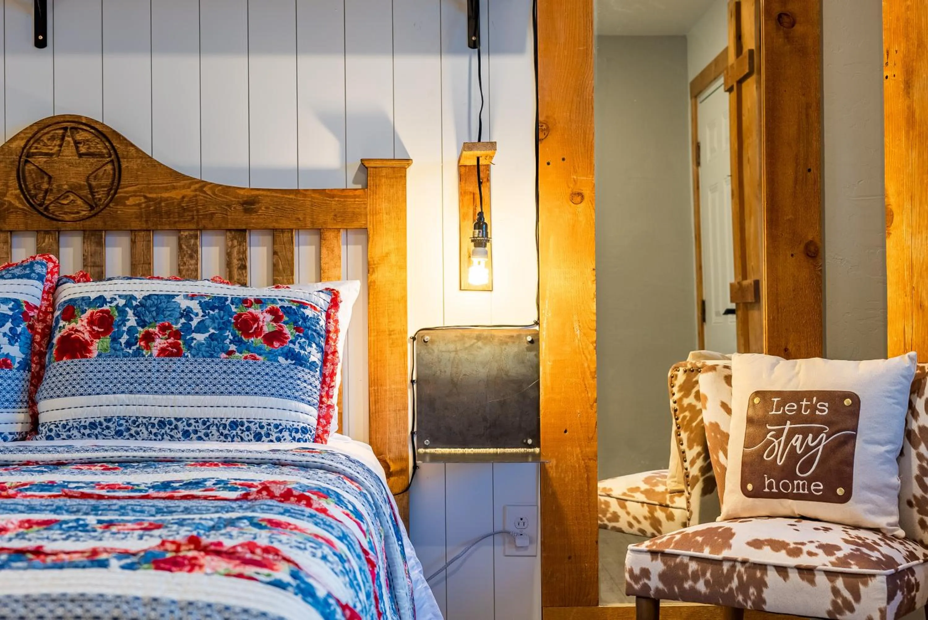 Bedroom, Bed in The Big Texan Motel