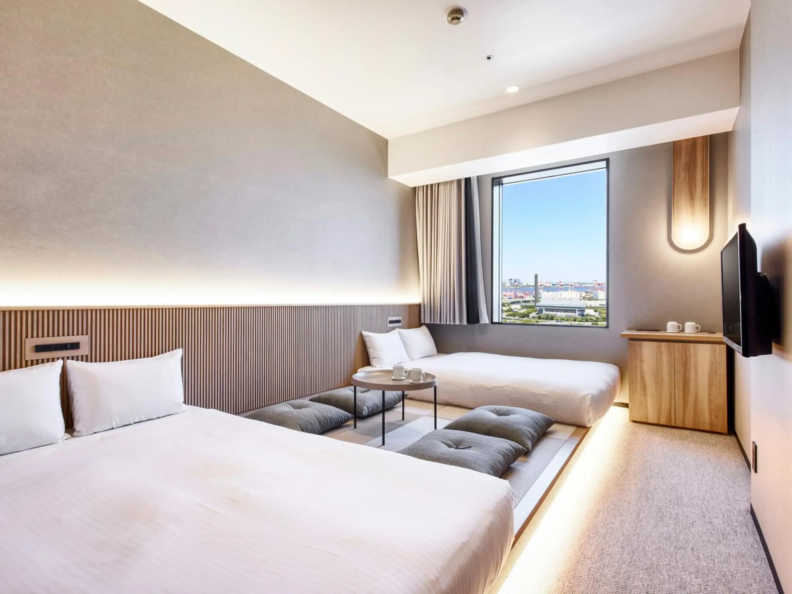 Photo of the whole room, Bed in LOISIR HOTEL SHINAGAWA SEASIDE Photo of the whole room, Bed in LOISIR HOTEL SHINAGAWA SEASIDE