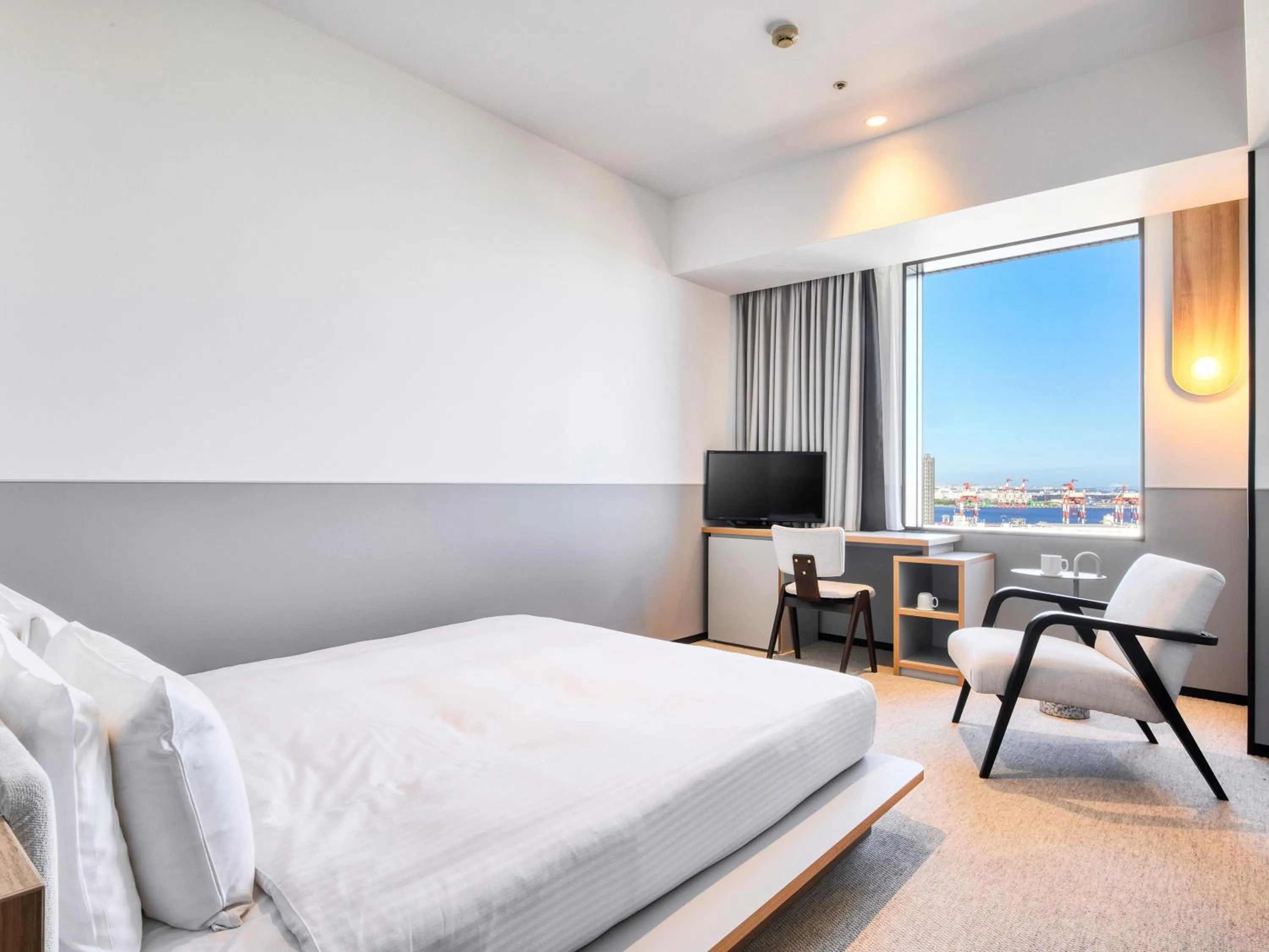 Photo of the whole room, Bed in LOISIR HOTEL SHINAGAWA SEASIDE