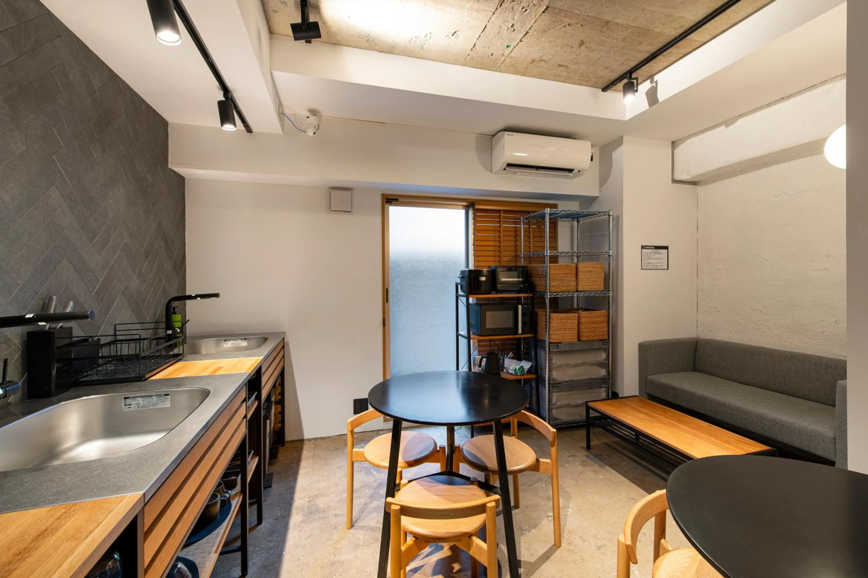 Communal kitchen in Hotel Asakusa KANNONURA